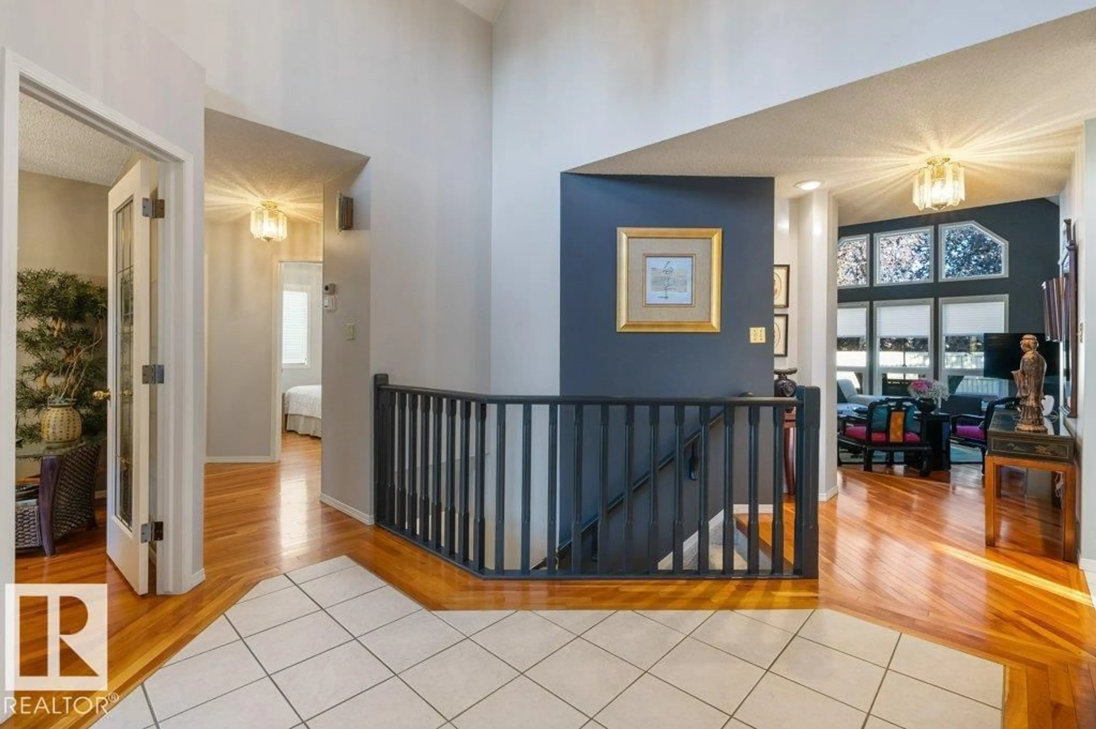 Indoor foyer for 5 ELLIOTT PL, St. Albert Alberta T8N5S5