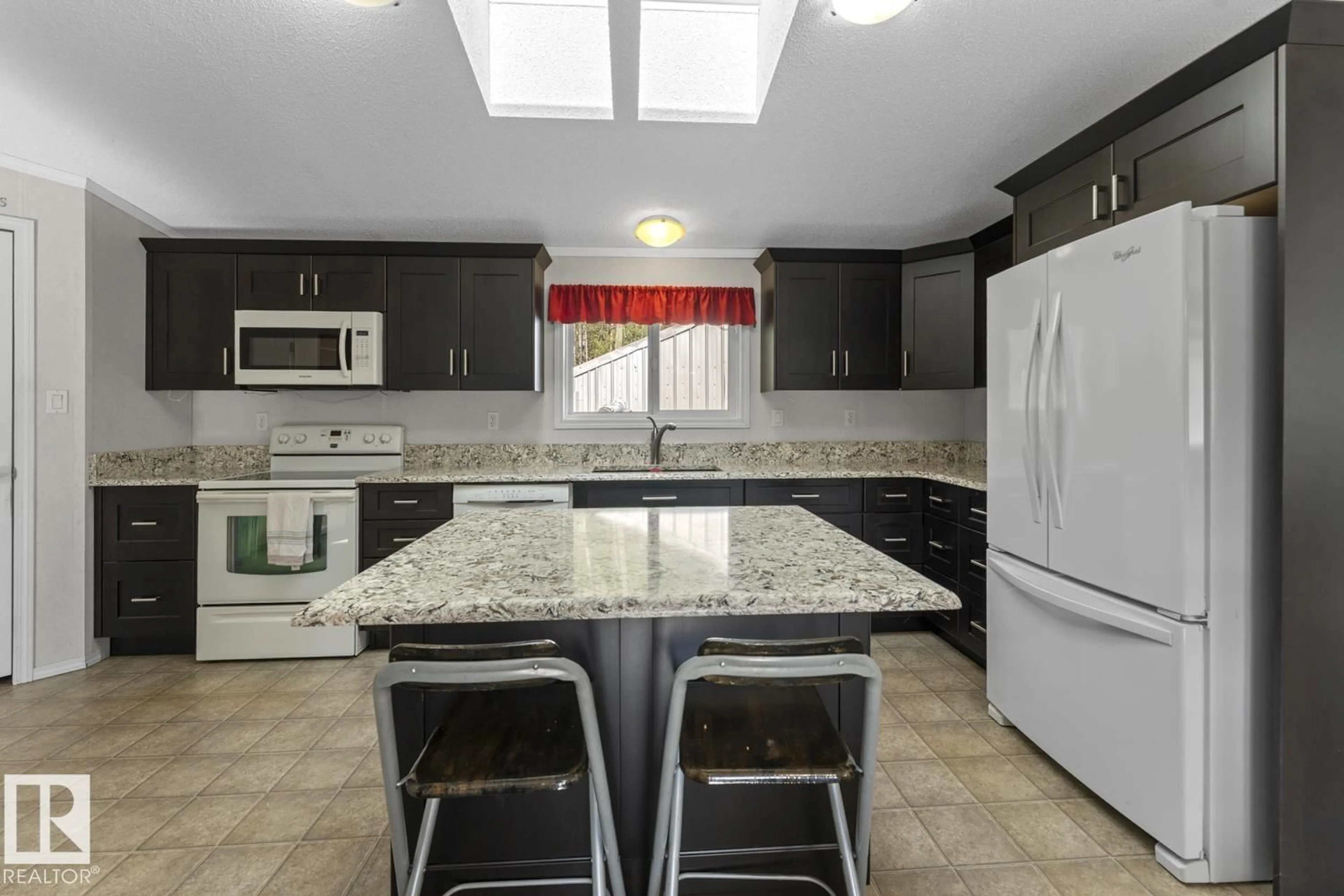 Standard kitchen, ceramic/tile floor for 43018 TWP RD 643, Rural Bonnyville M.D. Alberta T9M1P3