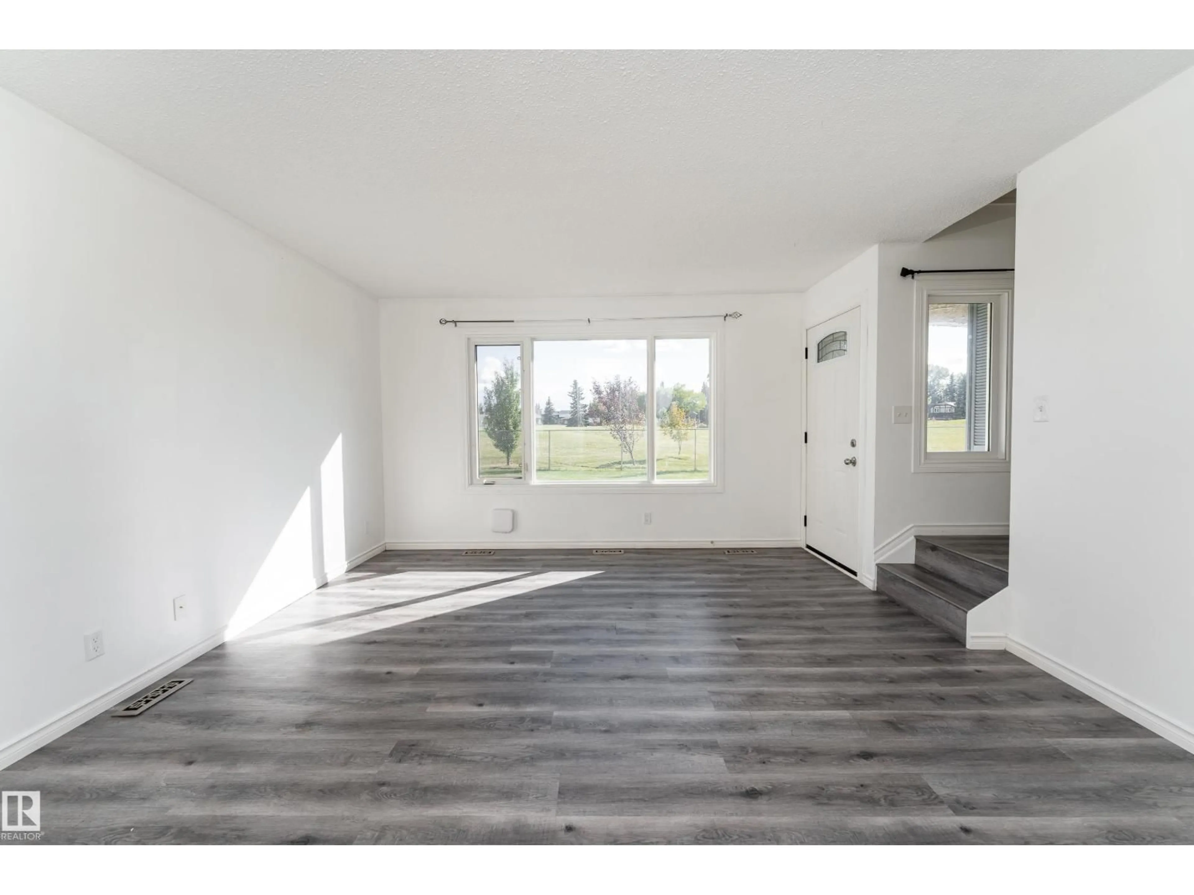 A pic of a room for 11363 22 AV, Edmonton Alberta T6J4V8