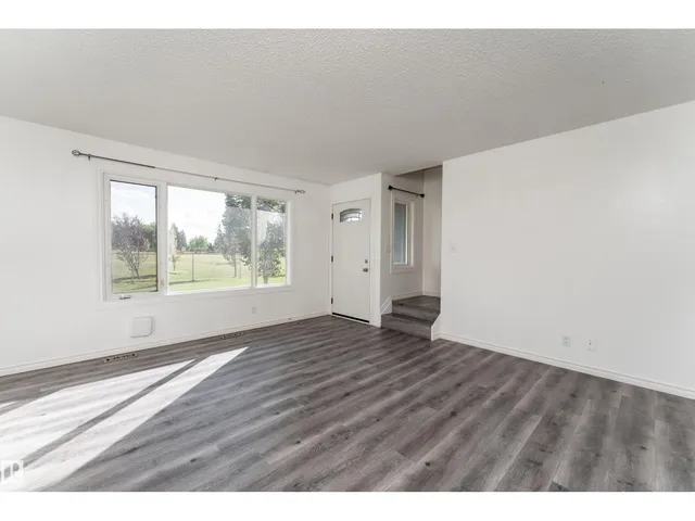 11363 22 AV, Edmonton 5