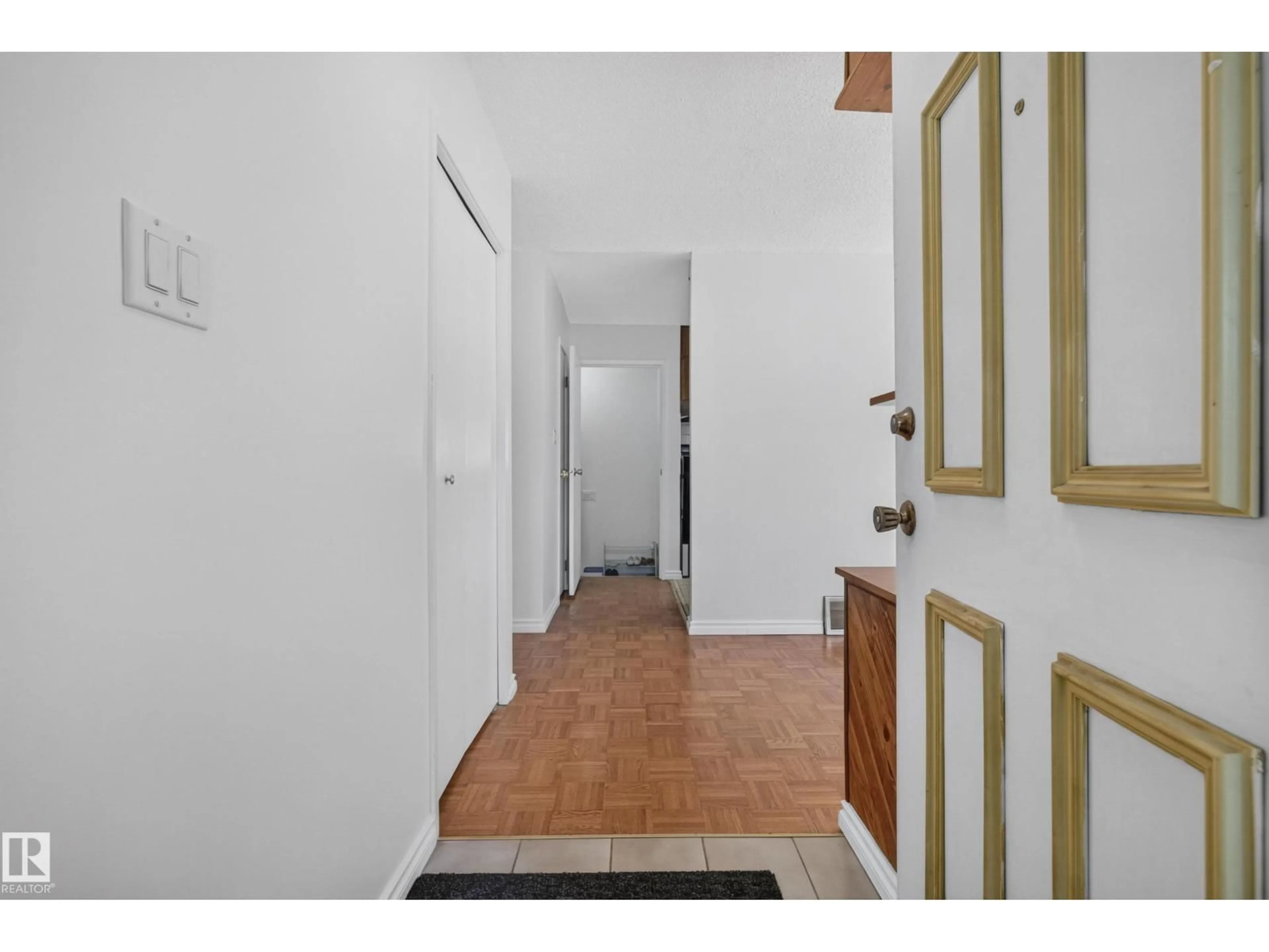 Indoor entryway for 1908 62 ST, Edmonton Alberta T6L1L9