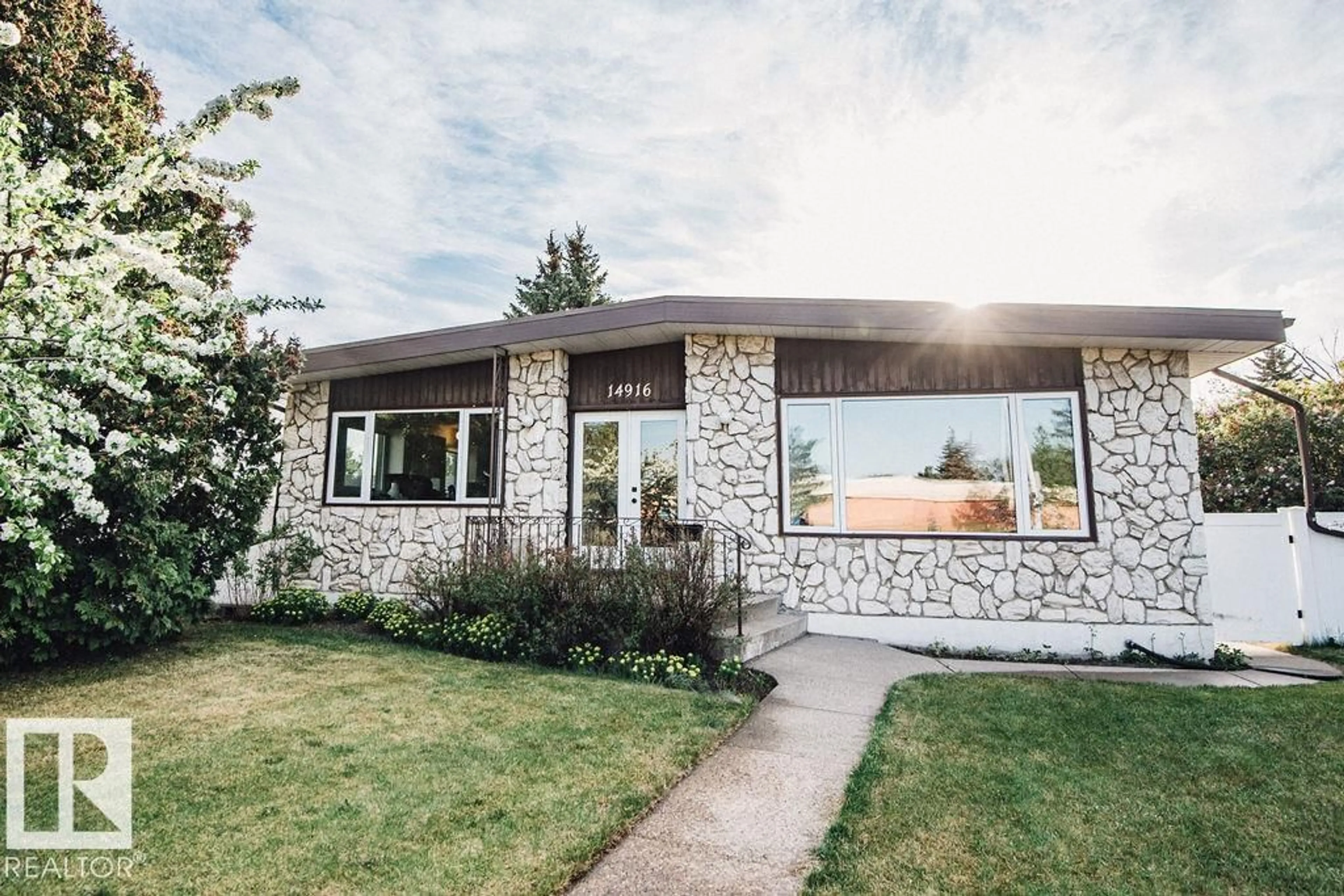 Home with brick exterior material, unknown for 14916 94 ST, Edmonton Alberta T5E3W6