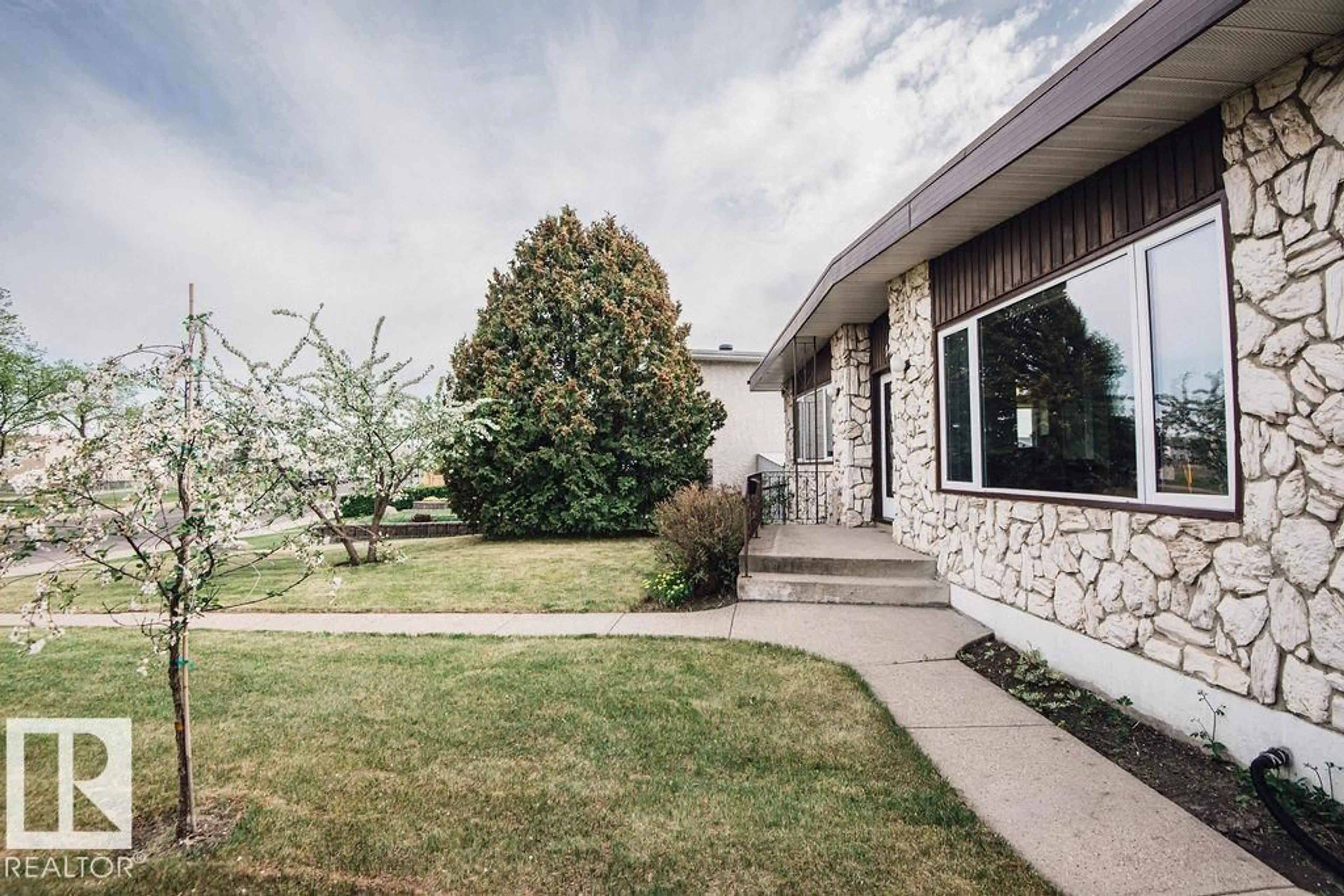 Unknown for 14916 94 ST, Edmonton Alberta T5E3W6