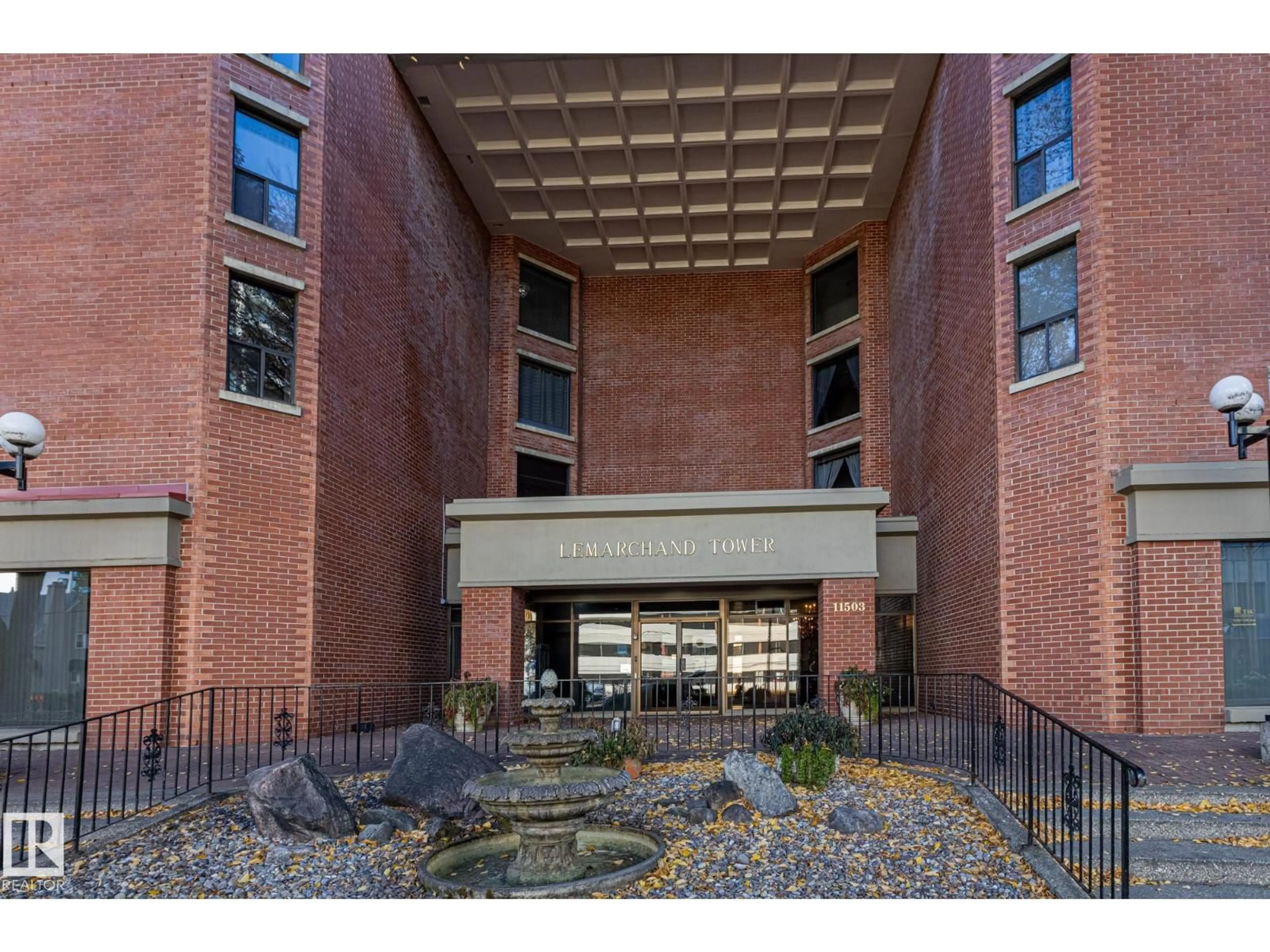 Indoor foyer for #602 - 11503 100 AV, Edmonton Alberta T5K2K7