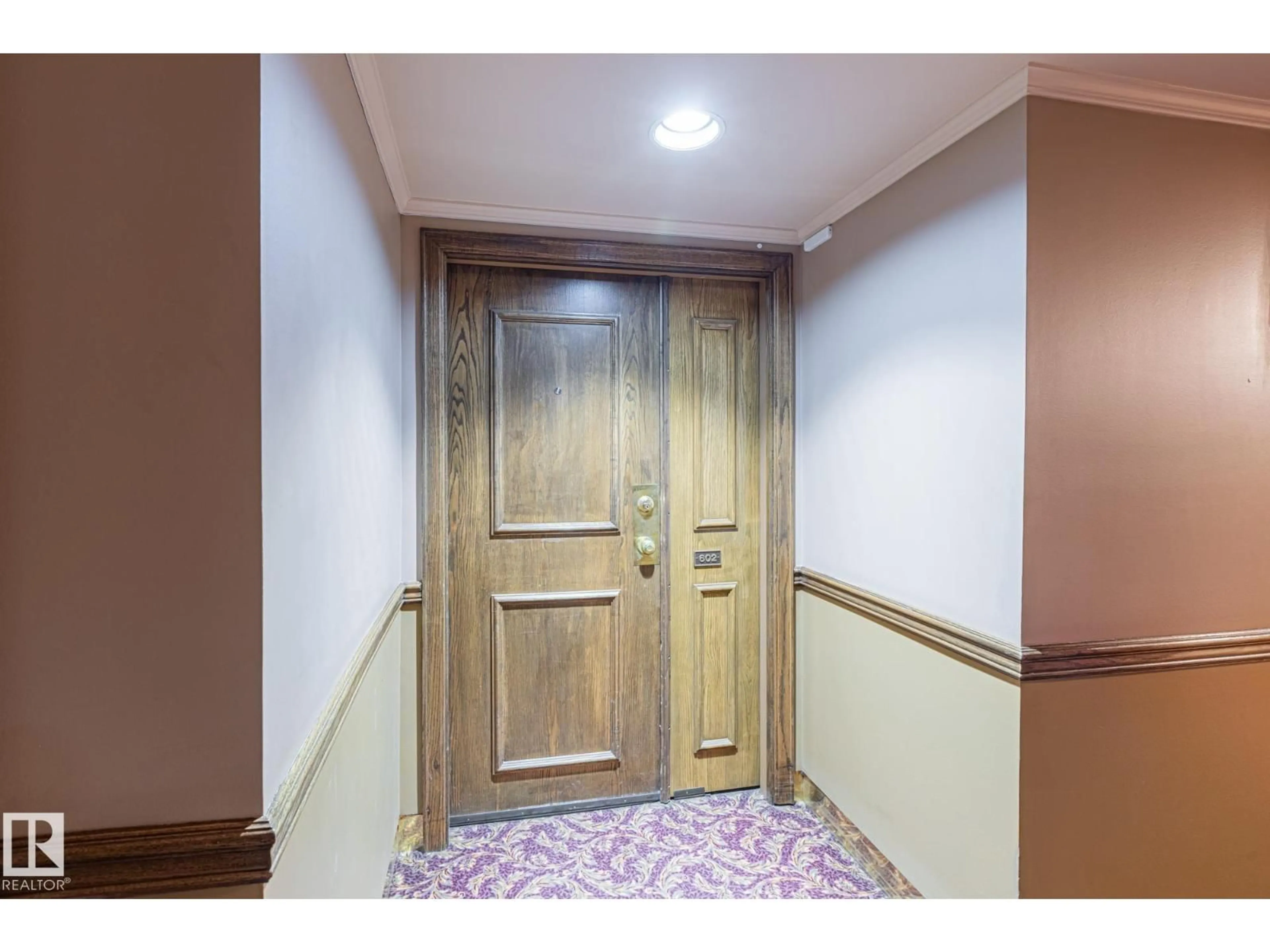 Indoor foyer for #602 - 11503 100 AV, Edmonton Alberta T5K2K7