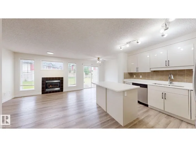 NW - 1150 37B AV, Edmonton 2