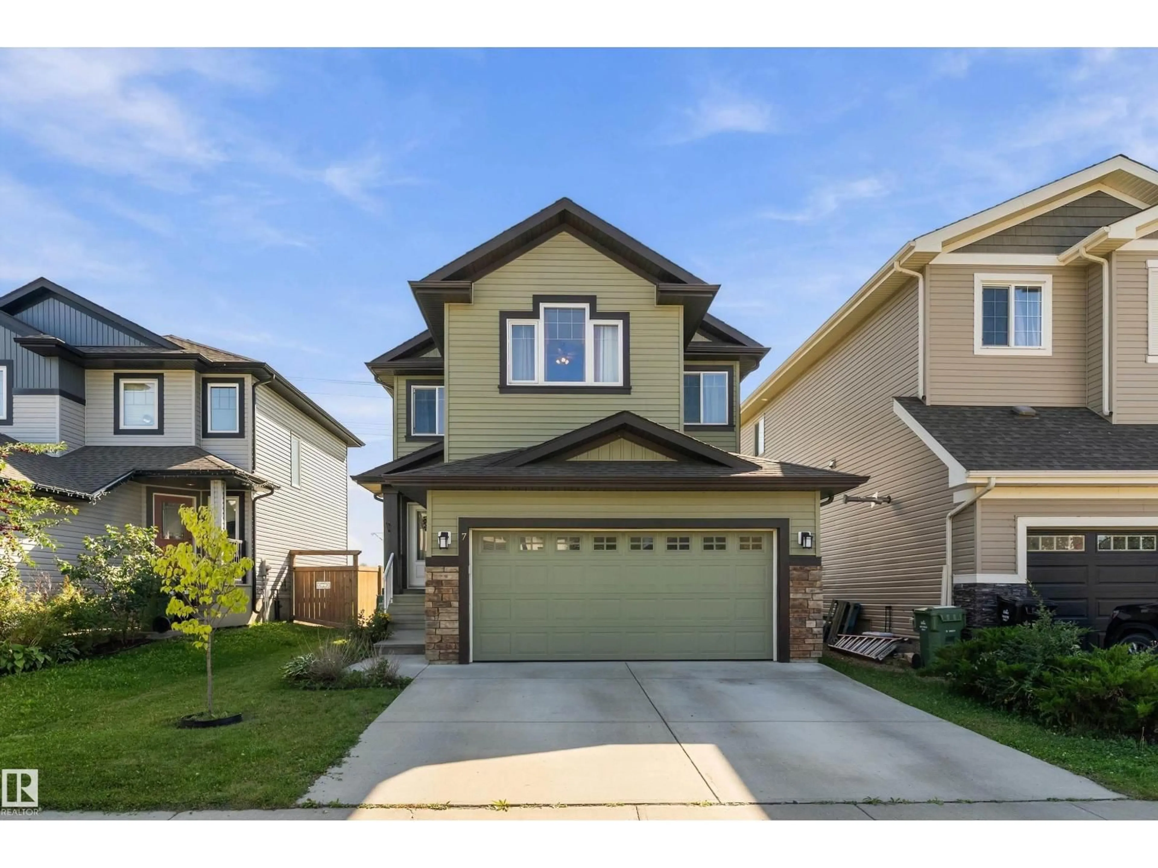 Home with vinyl exterior material, street for 7 SANDALWOOD PL, Leduc Alberta T9E1C2