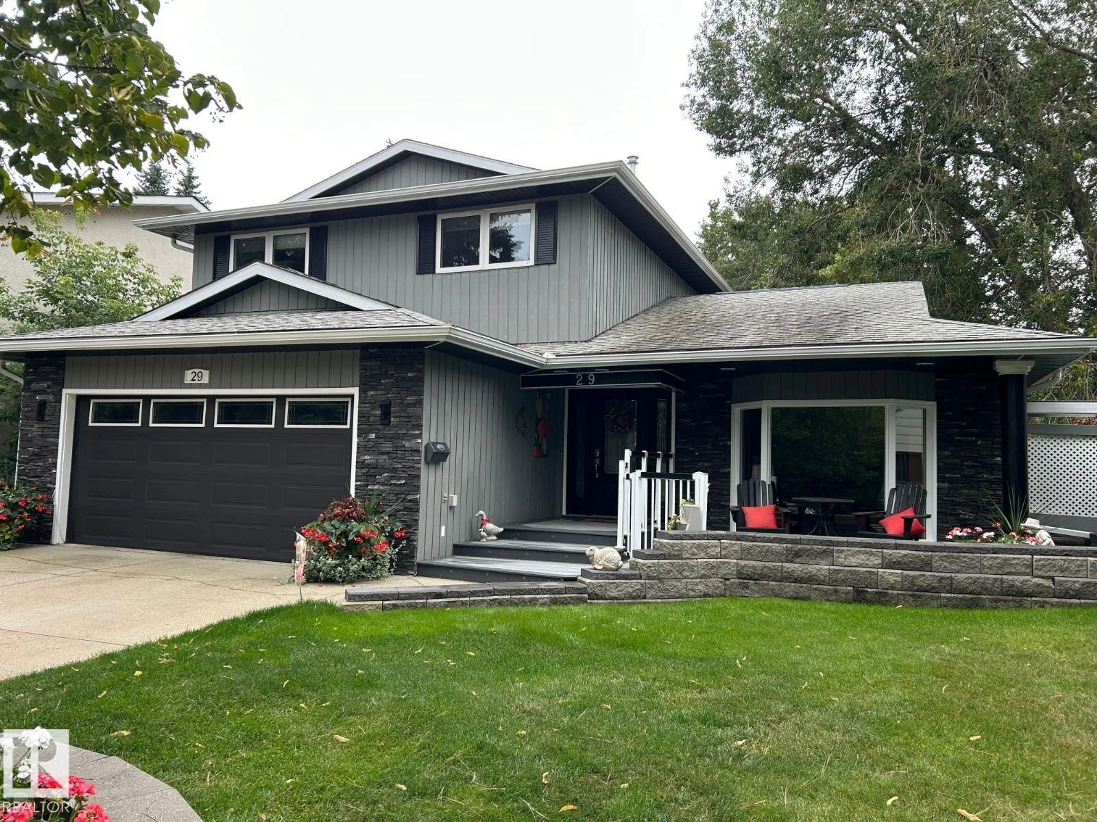 Home with vinyl exterior material, street for 29 LINDBERGH CR, St. Albert Alberta T8N2S8