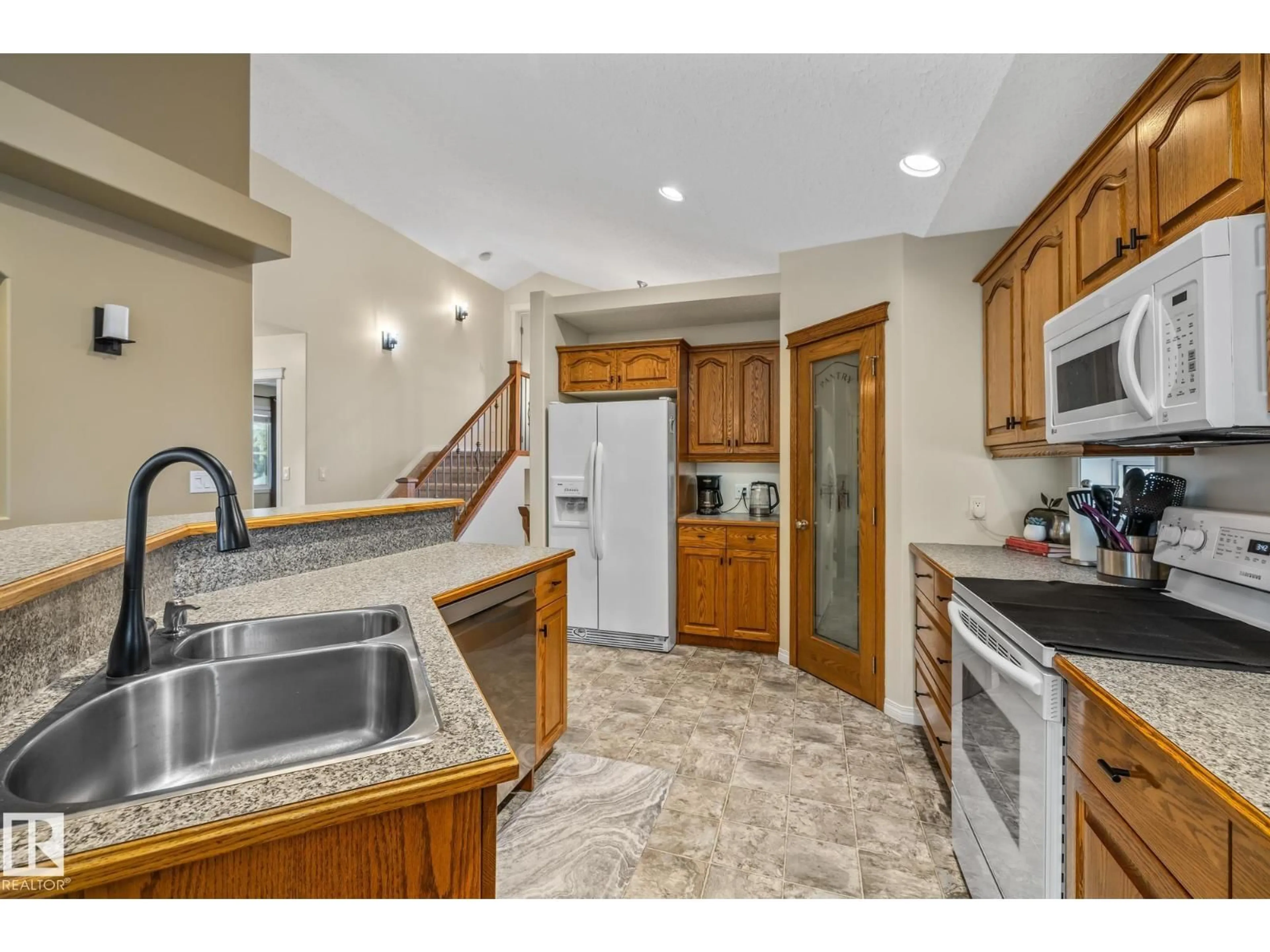 Open concept kitchen, ceramic/tile floor for 10411 95 ST, Morinville Alberta T8R0A2