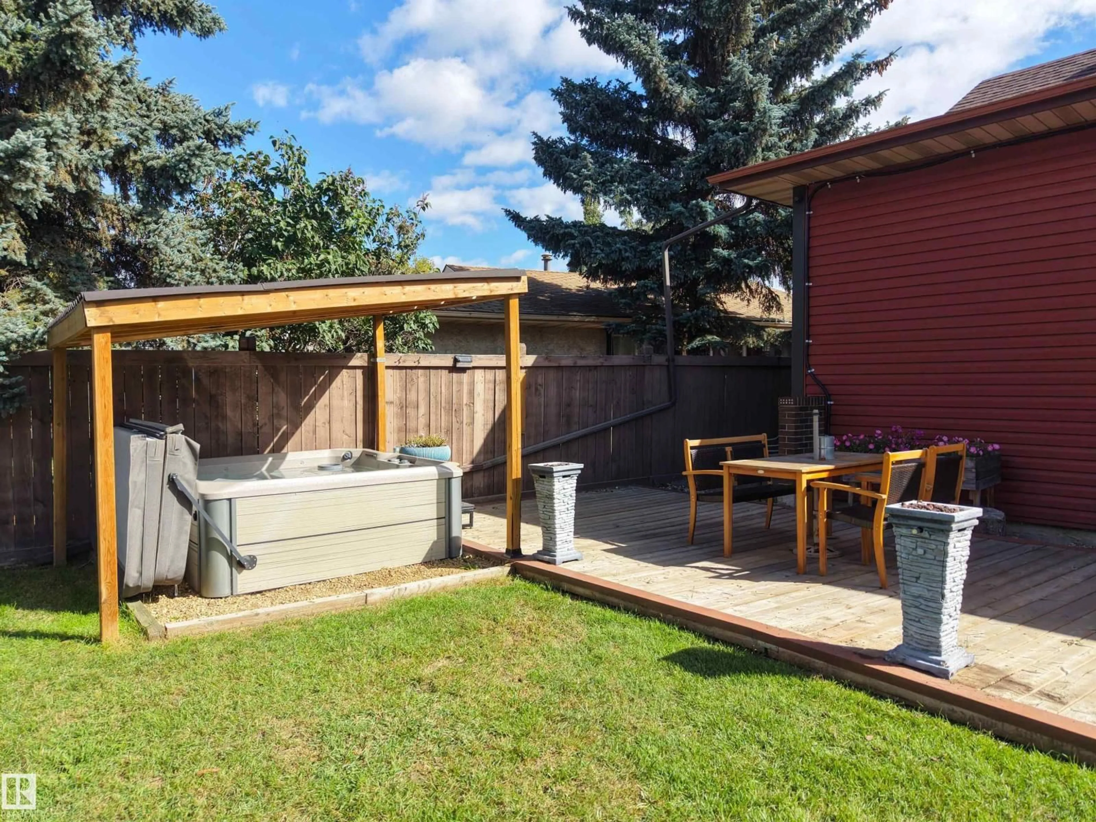 Patio, street for 2672 89 ST, Edmonton Alberta T6K2Z3