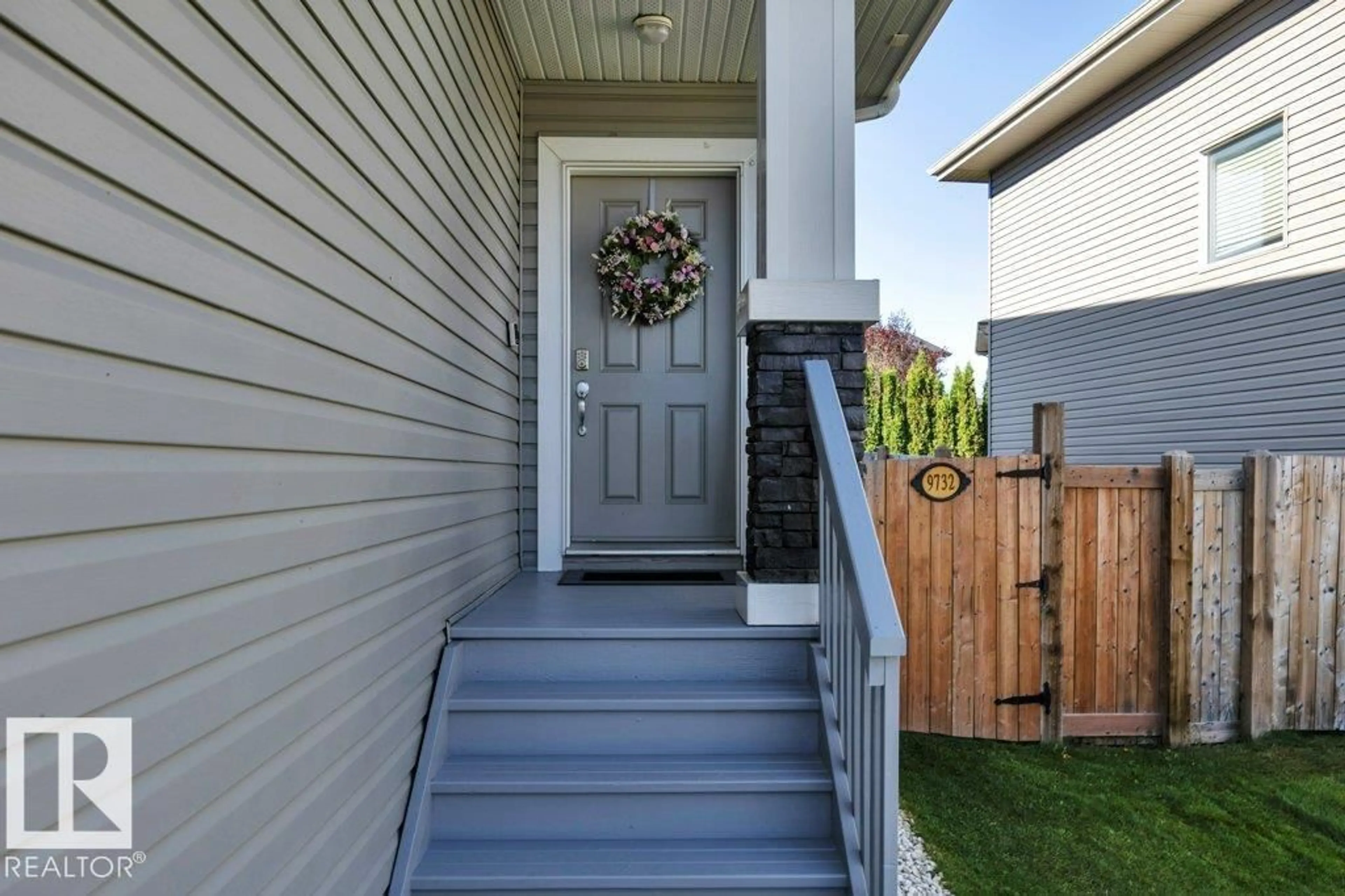 Indoor entryway for NW - 9732 205 ST, Edmonton Alberta T5T4V7