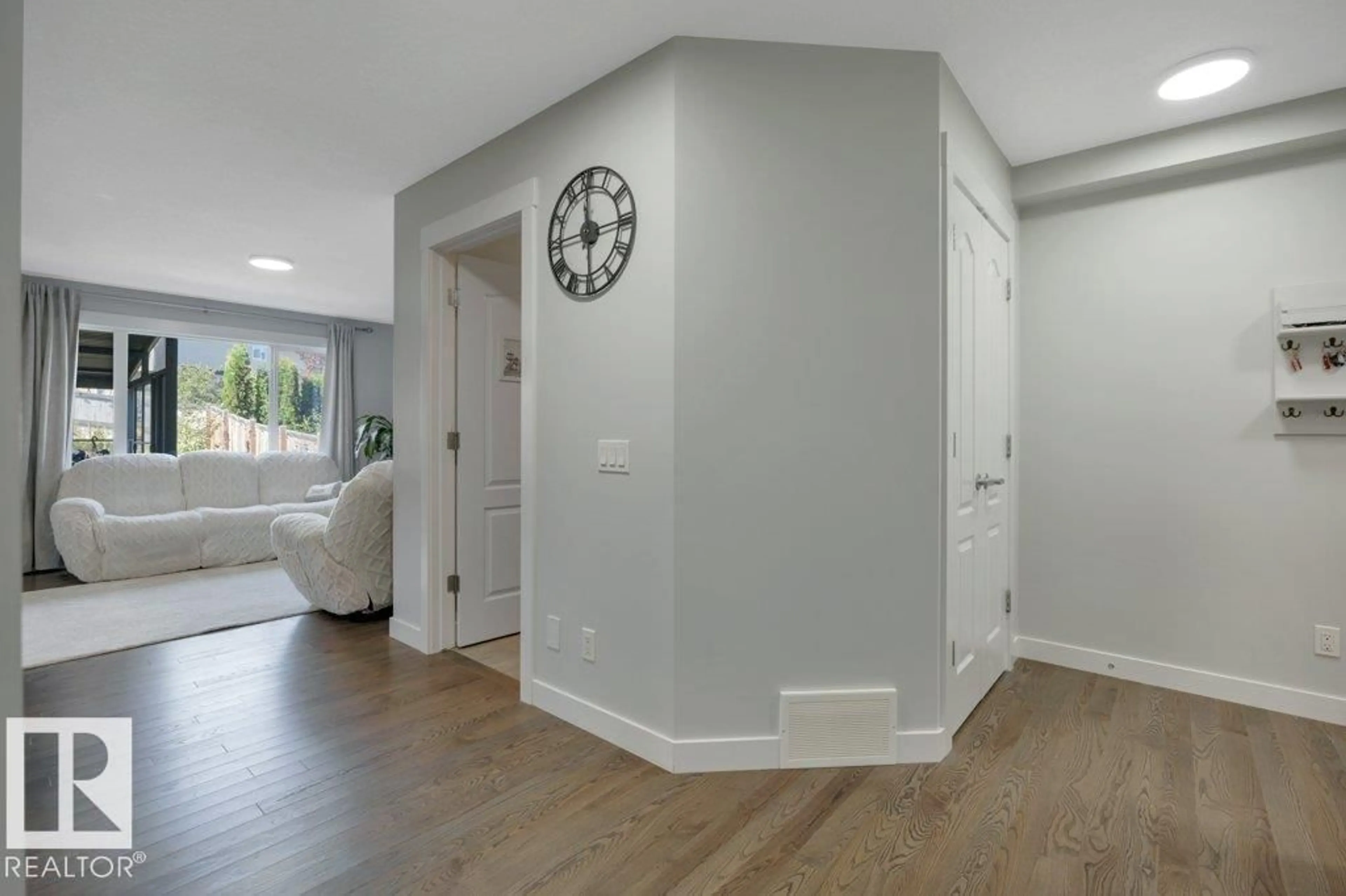 Indoor entryway for NW - 9732 205 ST, Edmonton Alberta T5T4V7