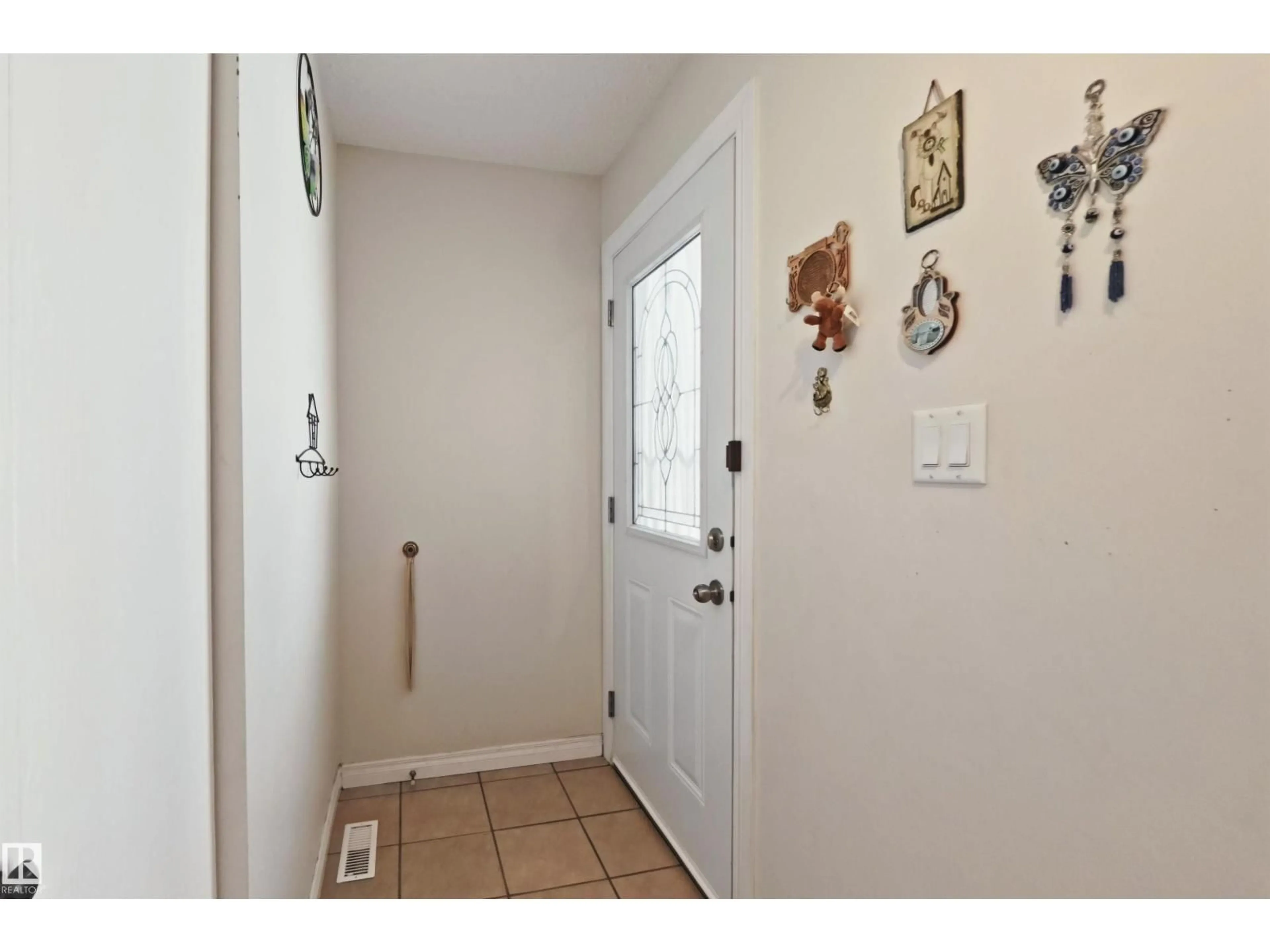 Indoor entryway for 10031 173 AV, Edmonton Alberta T5X3Y1