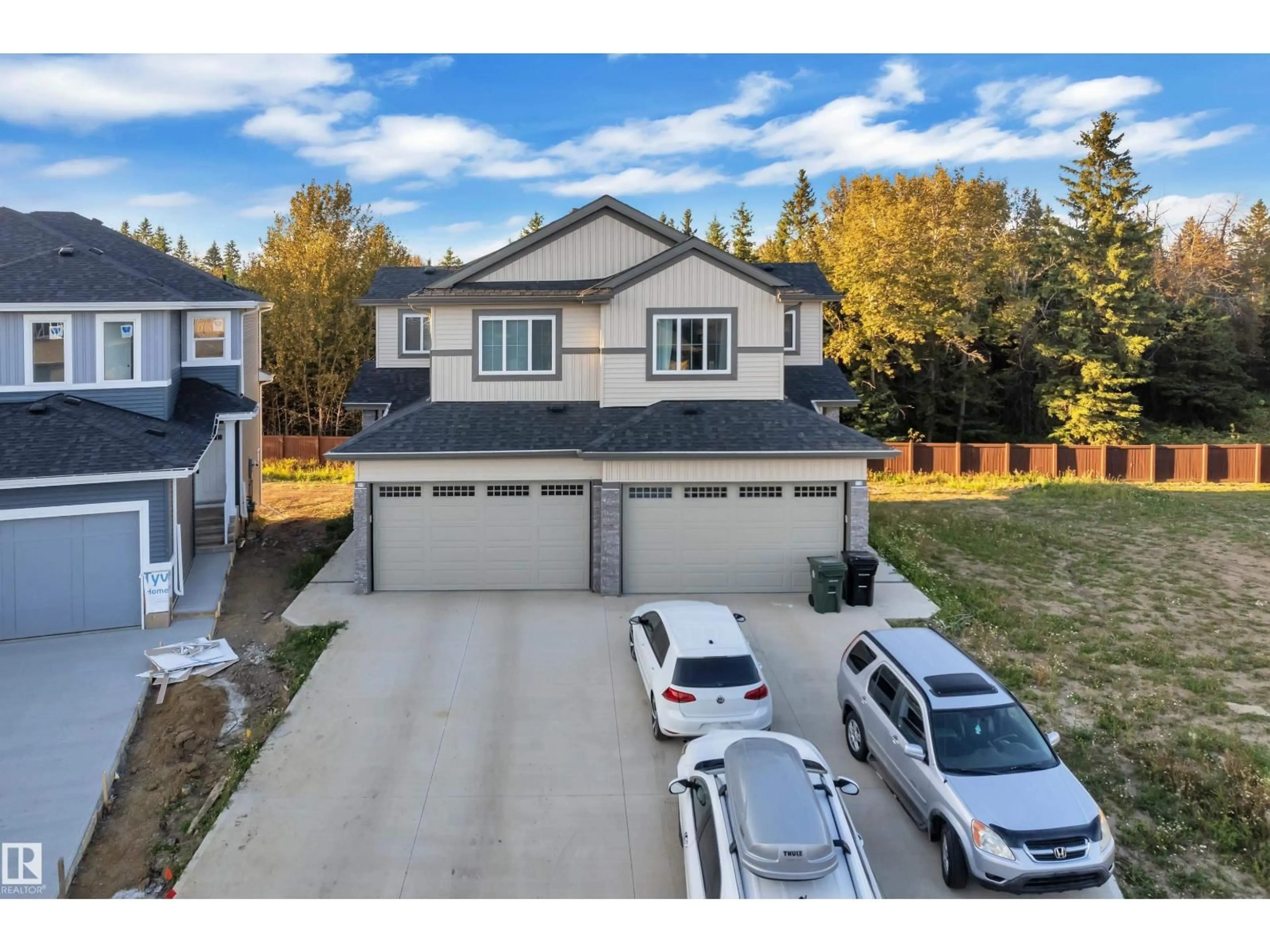 A pic from outside/outdoor area/front of a property/back of a property/a pic from drone, street for 115 HILTON COVE, Spruce Grove Alberta T7X1Y4
