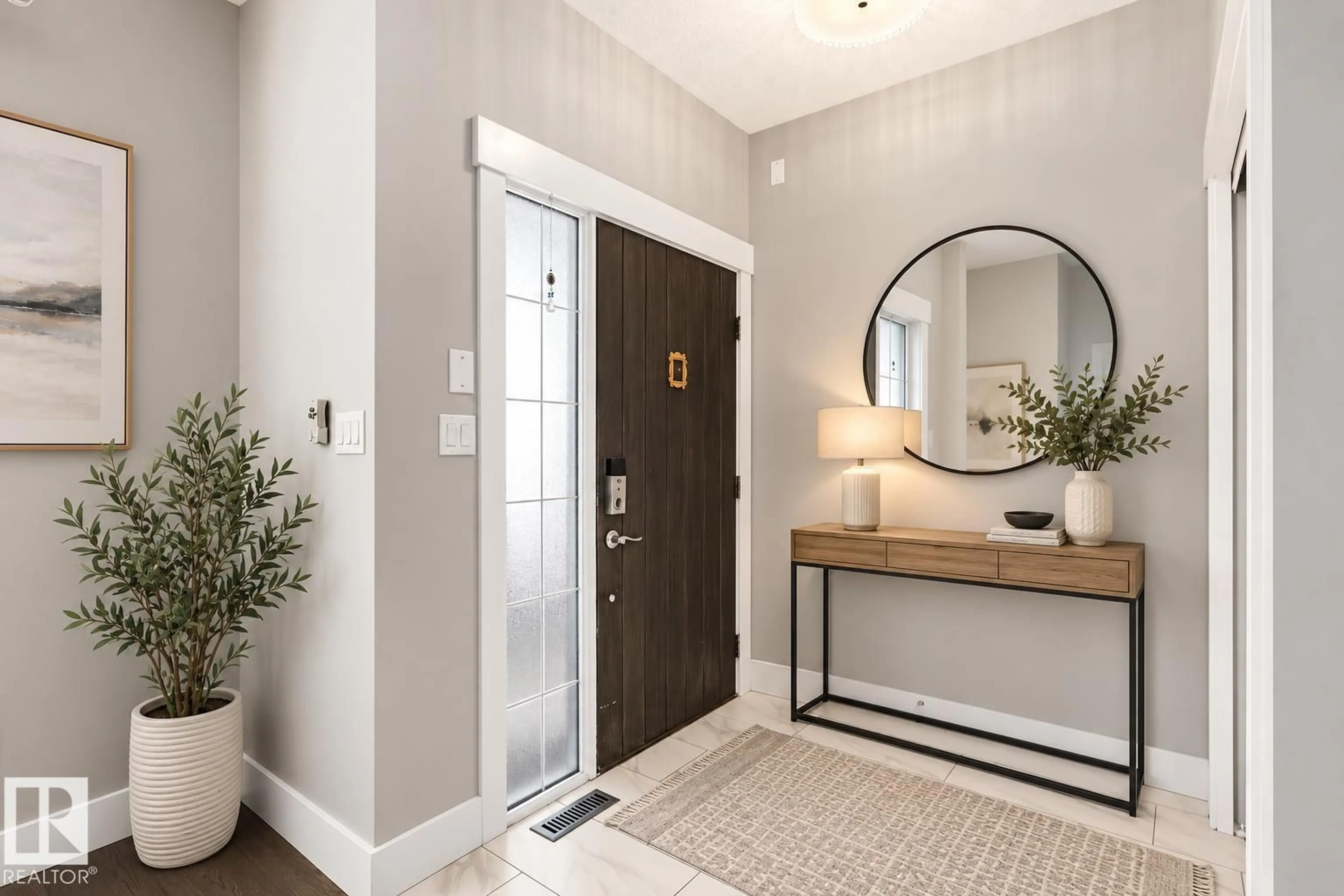 Indoor entryway for 9945 78 ST, Edmonton Alberta T6A3E1