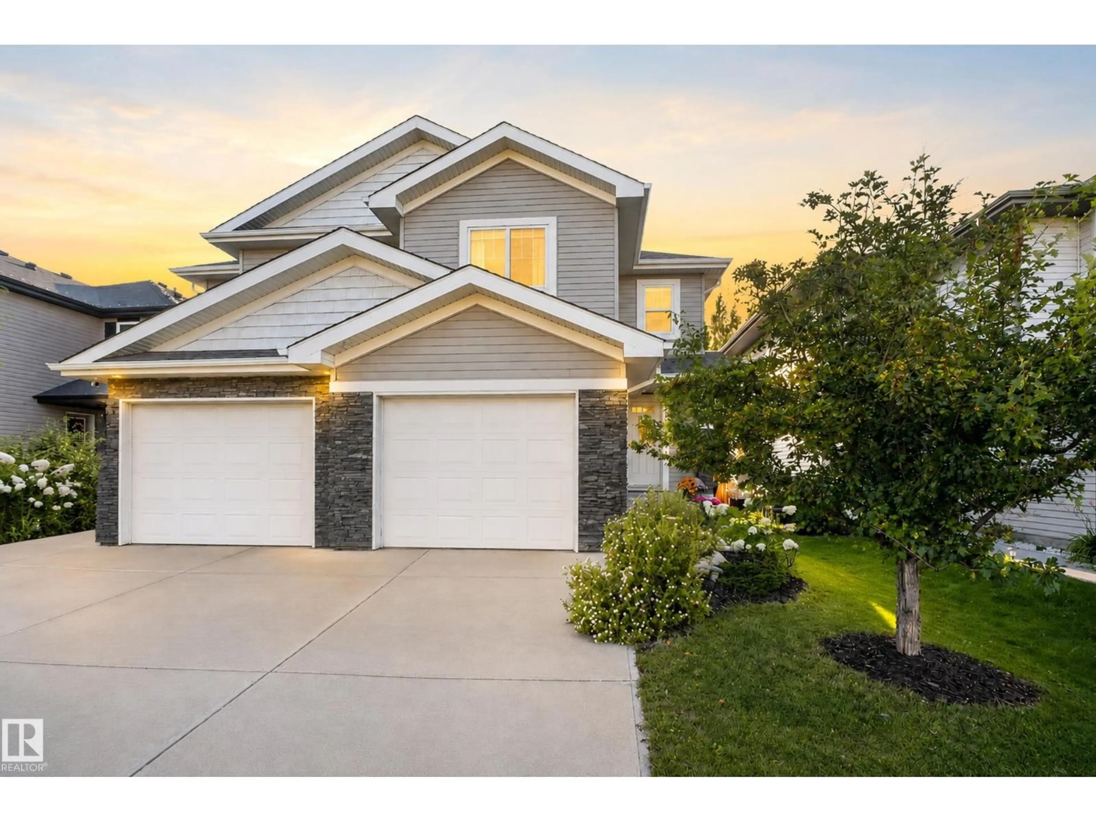 Home with vinyl exterior material, street for 6722 CARDINAL RD, Edmonton Alberta T6W2Y6