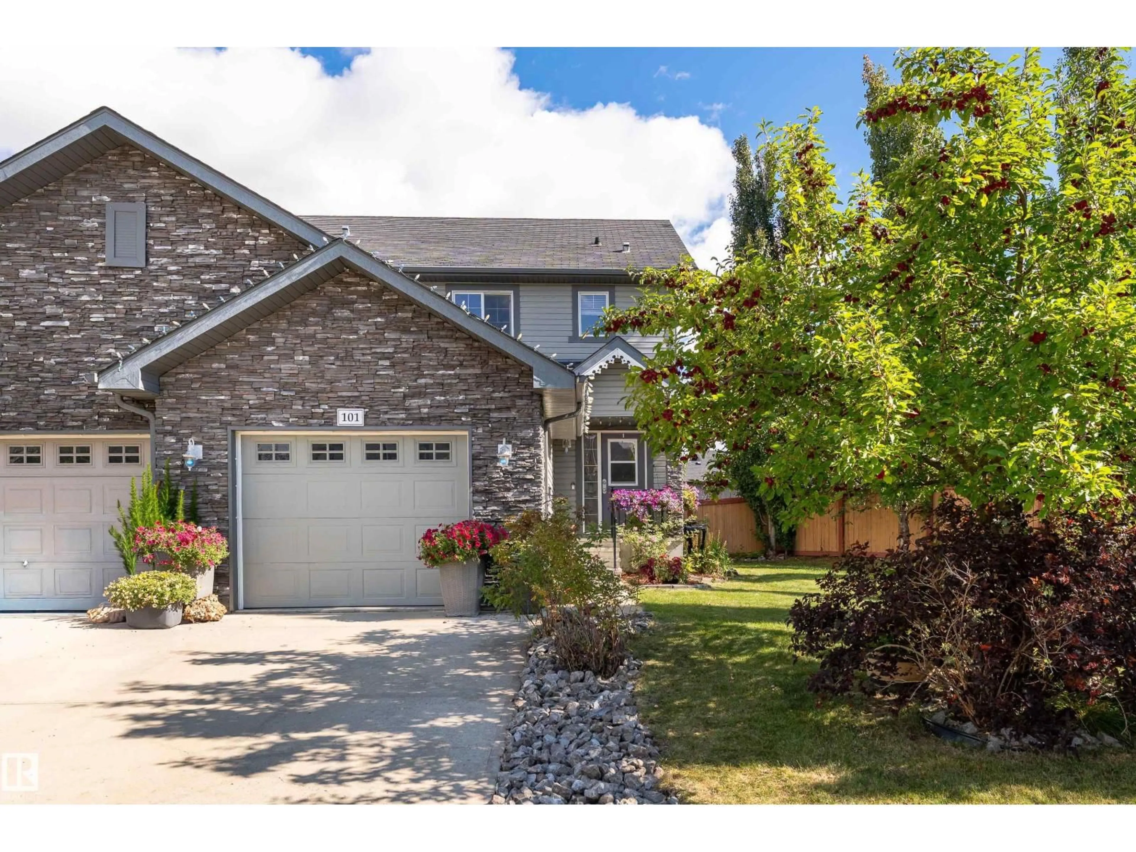 Home with vinyl exterior material, street for 101 RUE MONIQUE, Beaumont Alberta T4X0A1