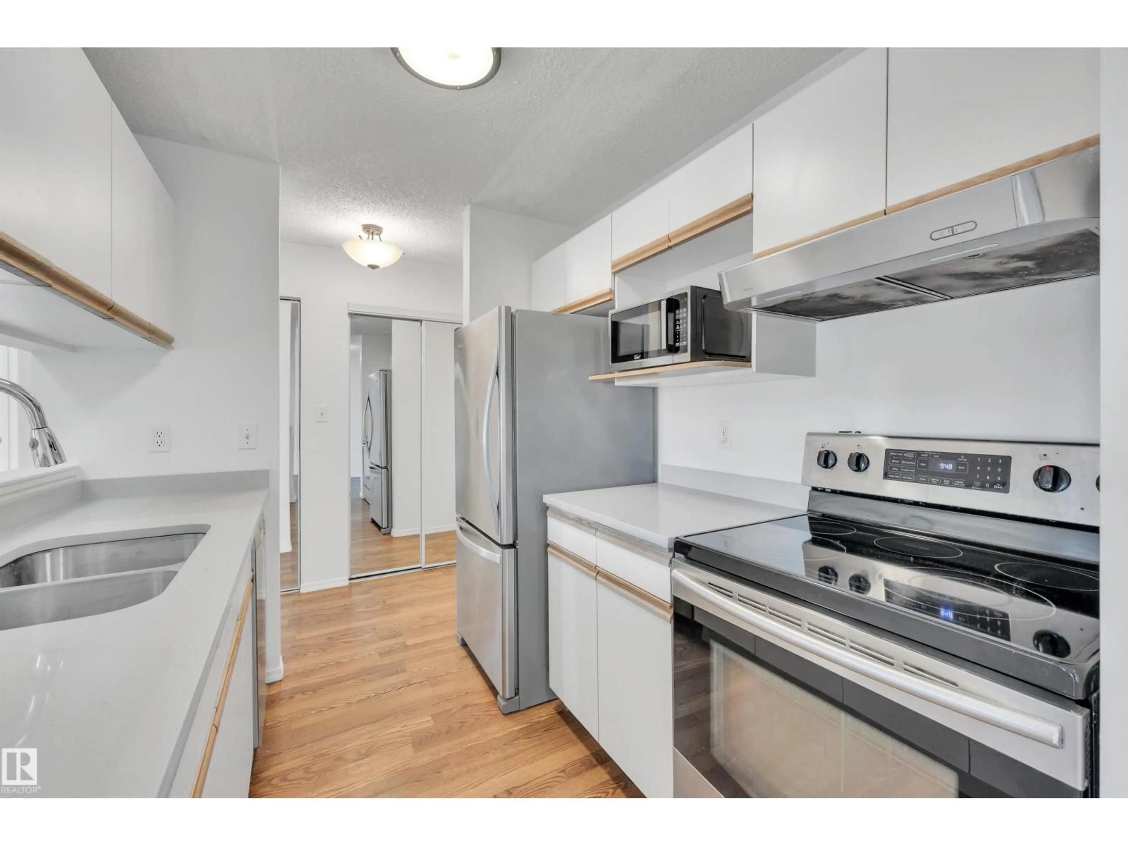 Standard kitchen, unknown for 206 - 11620 9A AV NW, Edmonton Alberta T6J7B4