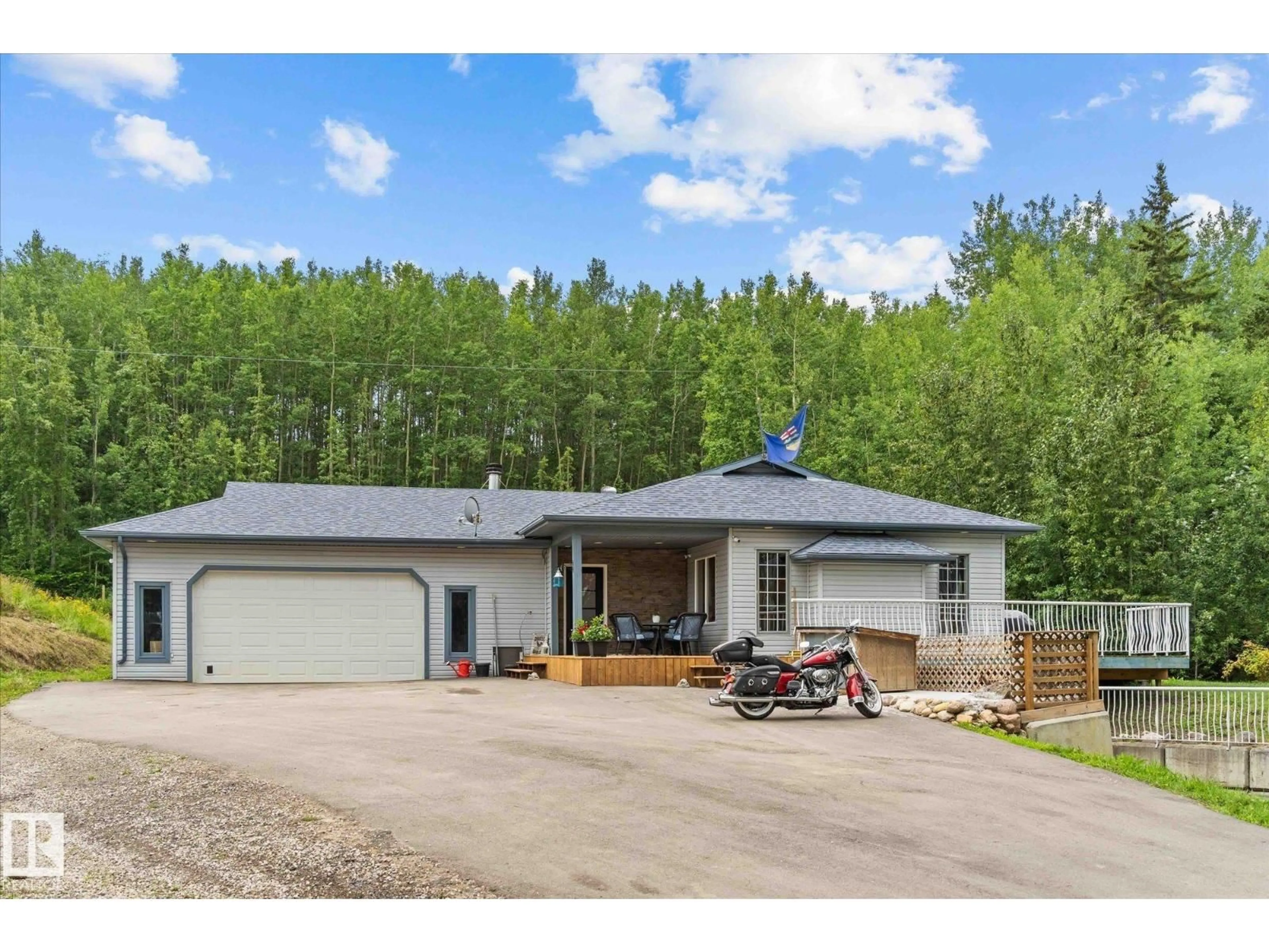 A pic from outside/outdoor area/front of a property/back of a property/a pic from drone, unknown for 54426 RGE ROAD 15, Rural Lac Ste. Anne County Alberta T0E1V0