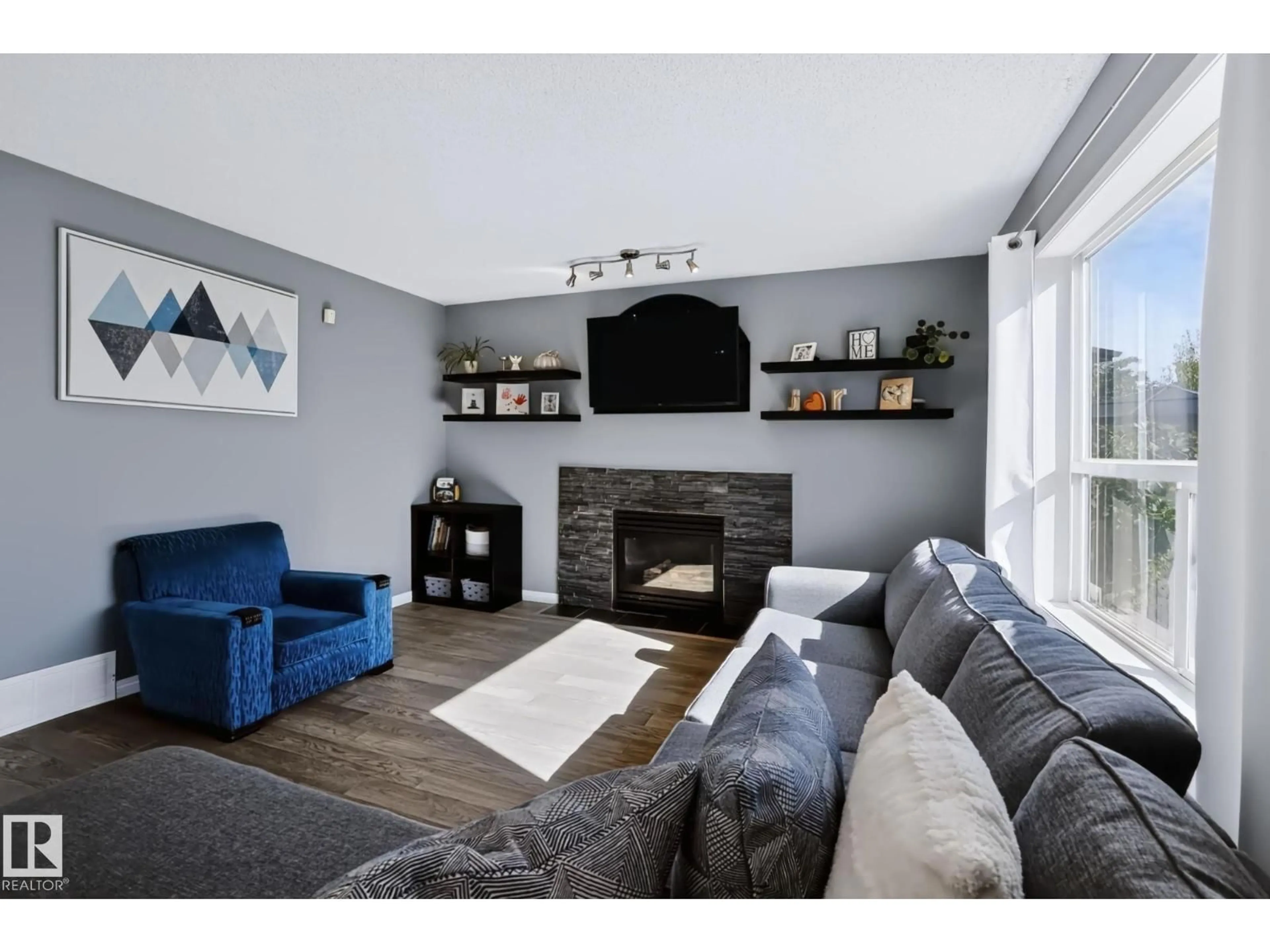 Living room with furniture, unknown for 605 FORREST DR, Sherwood Park Alberta T8A6G6