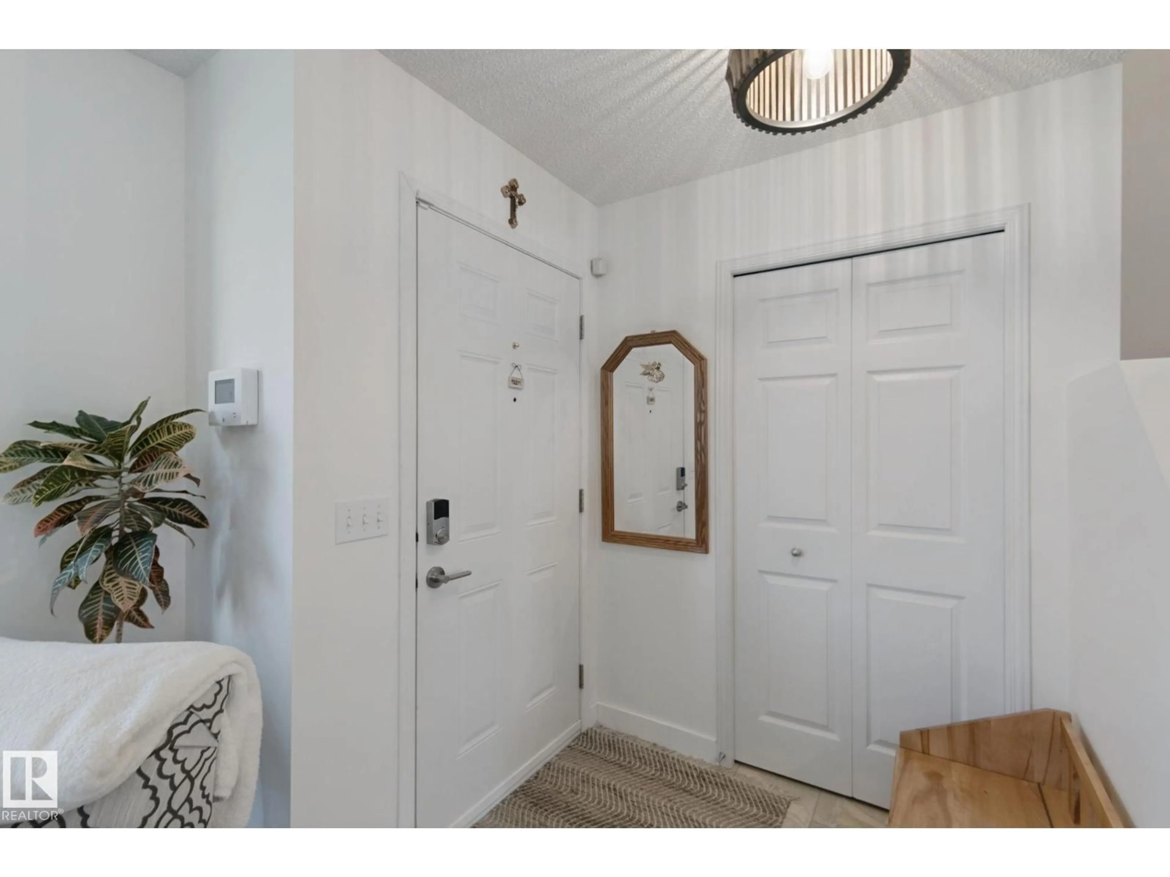 Indoor entryway for NW - 15018 135A ST, Edmonton Alberta T6V1N1