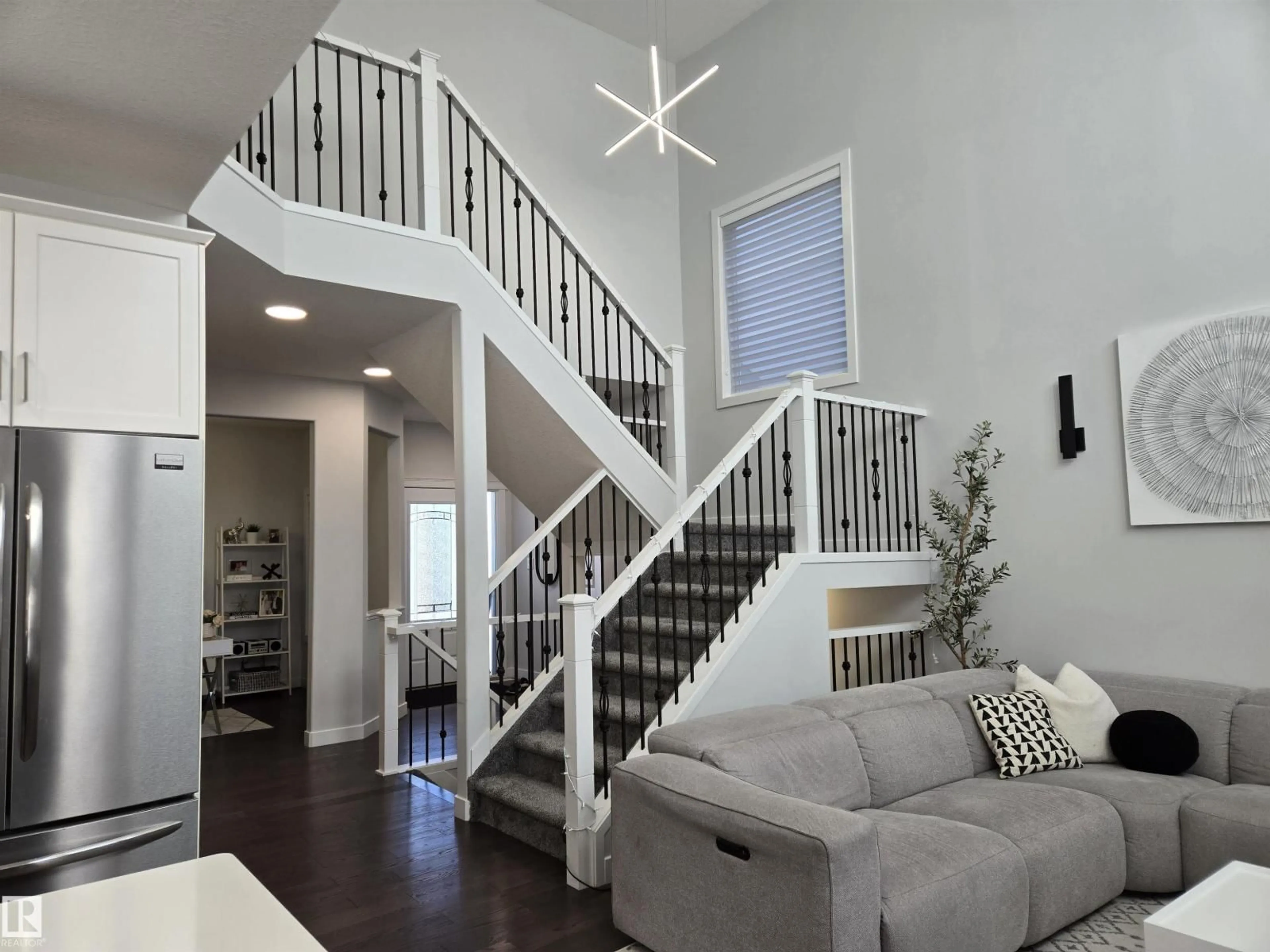 Stairs for SW - 15883 13 AV, Edmonton Alberta T6W2H5