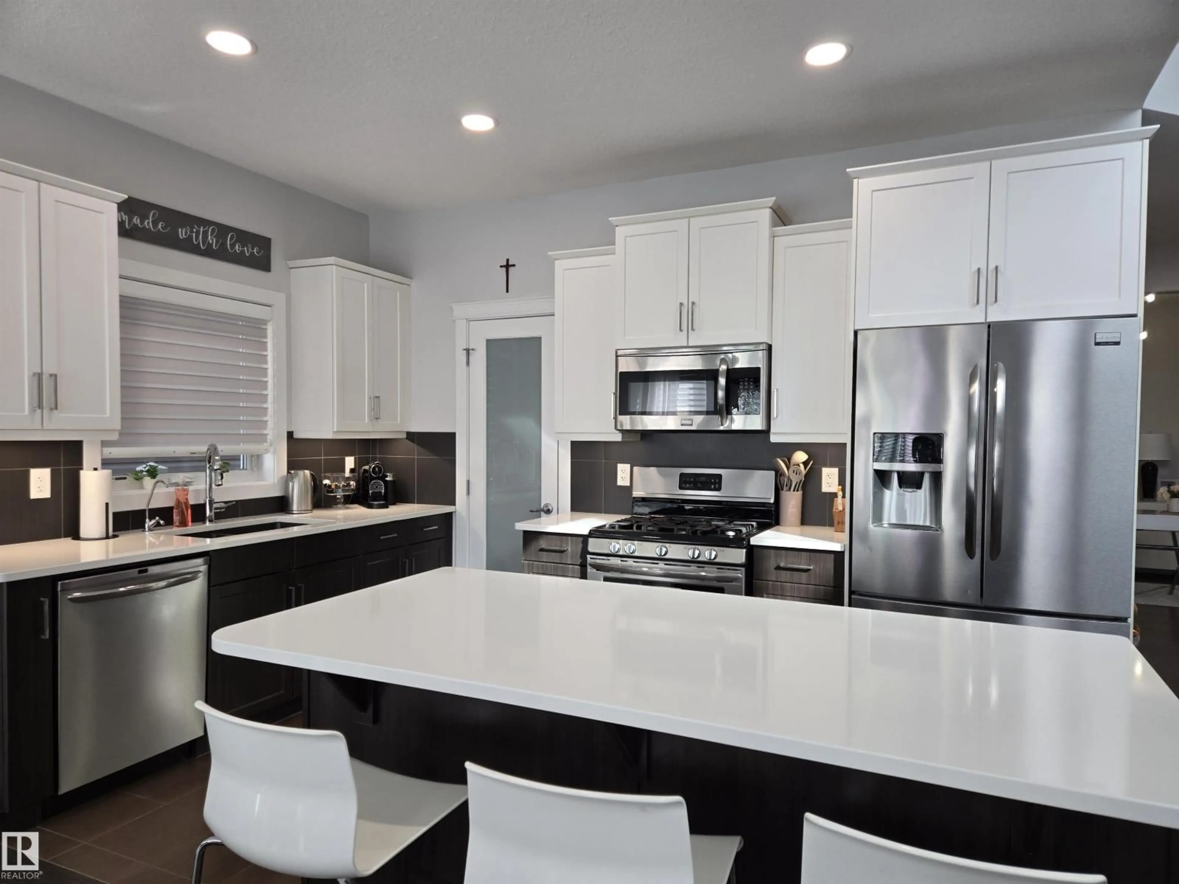 Contemporary kitchen, ceramic/tile floor for SW - 15883 13 AV, Edmonton Alberta T6W2H5