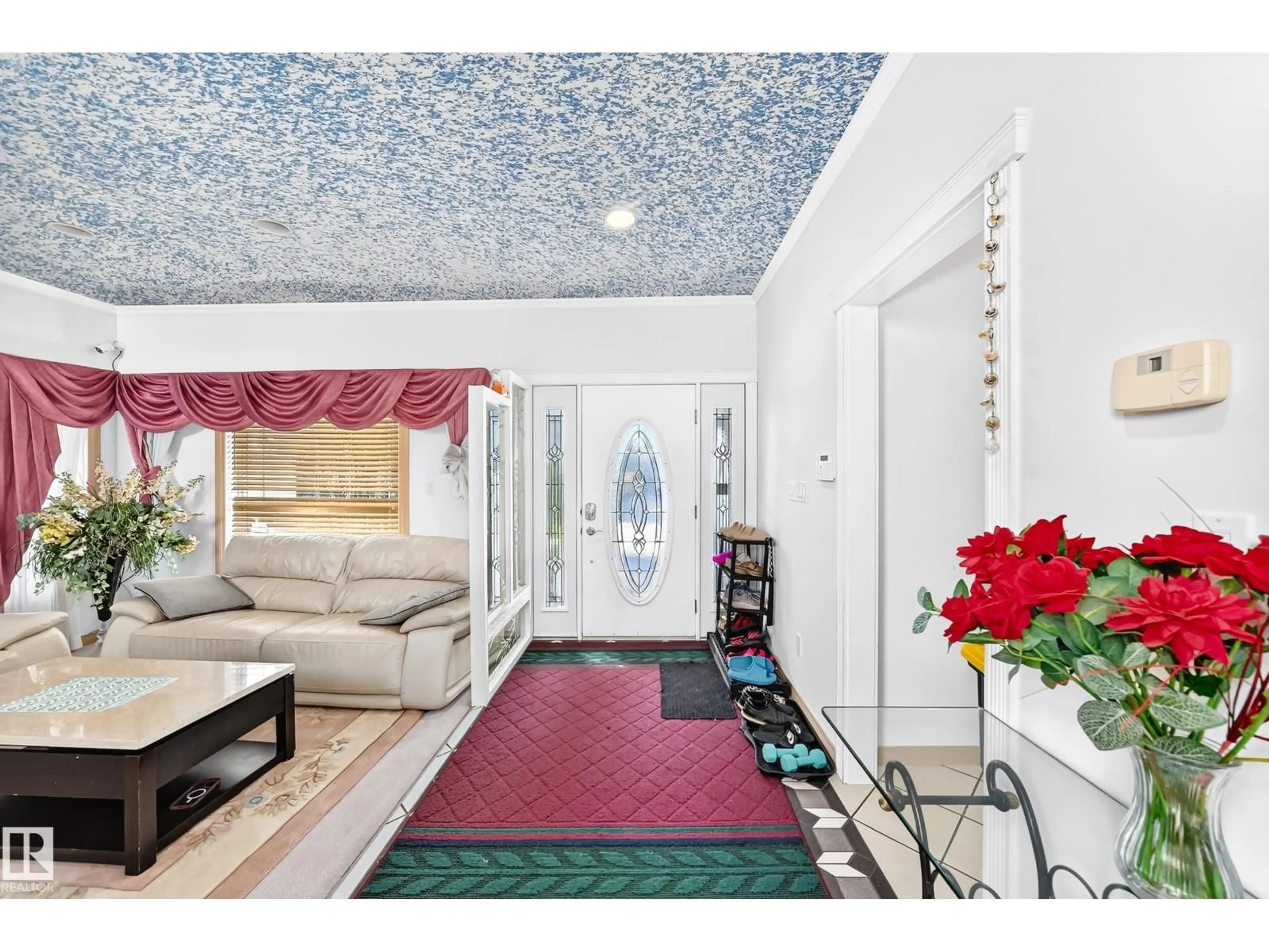 Indoor foyer for 566 BUTTERWORTH WY, Edmonton Alberta T6R2P6