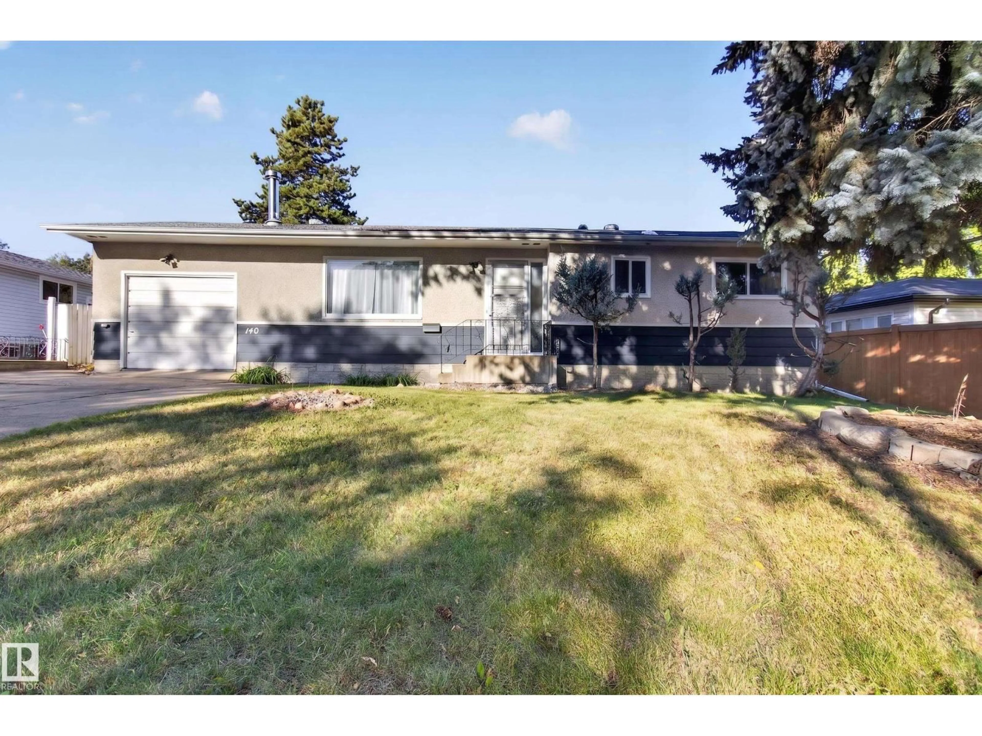 Home with vinyl exterior material, street for 140 WILLOW ST, Sherwood Park Alberta T8A1P2