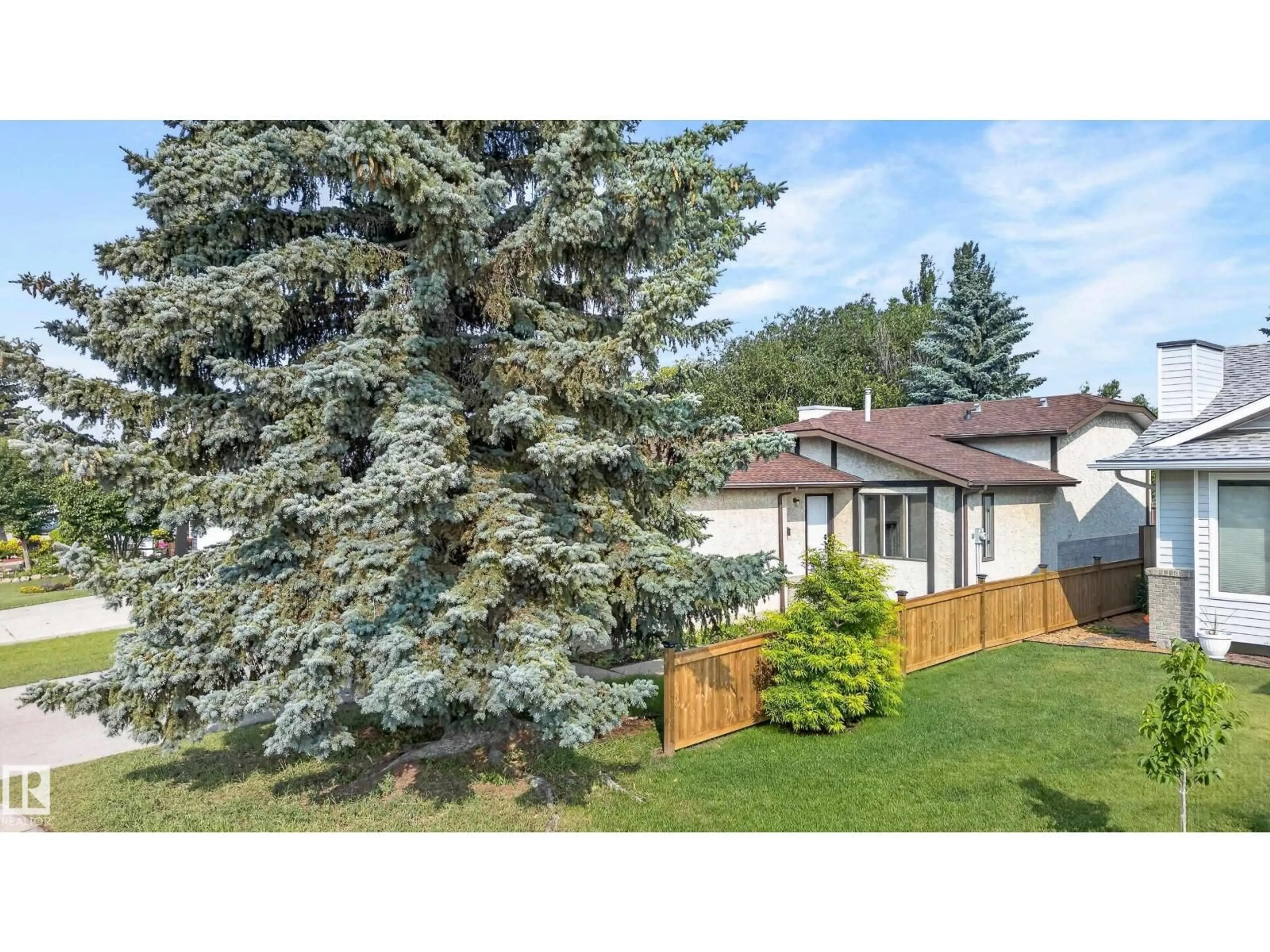 Home with vinyl exterior material, unknown for 3722 34A AV NW, Edmonton Alberta T6L4Z2