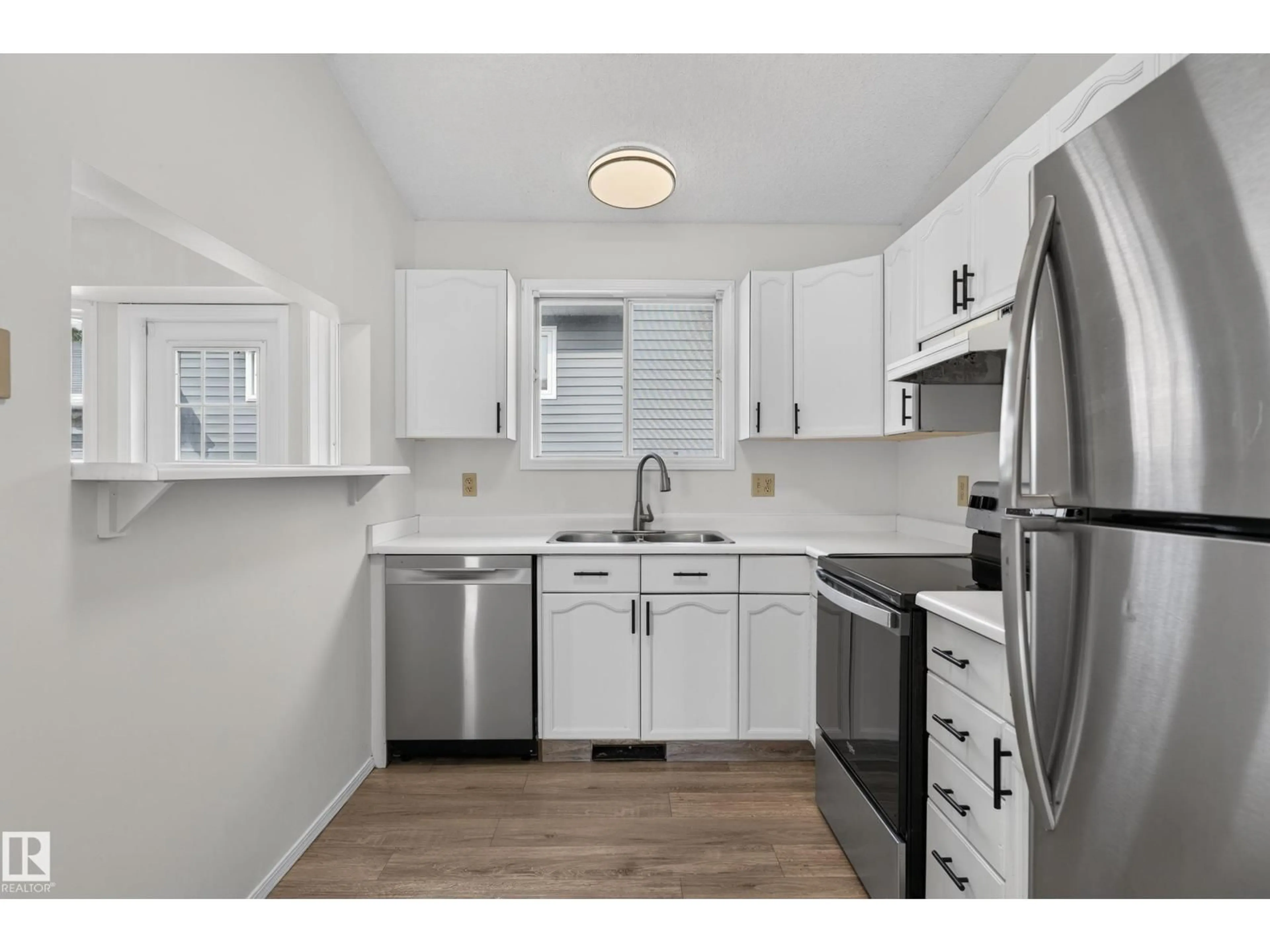 Standard kitchen, unknown for 3722 34A AV NW, Edmonton Alberta T6L4Z2
