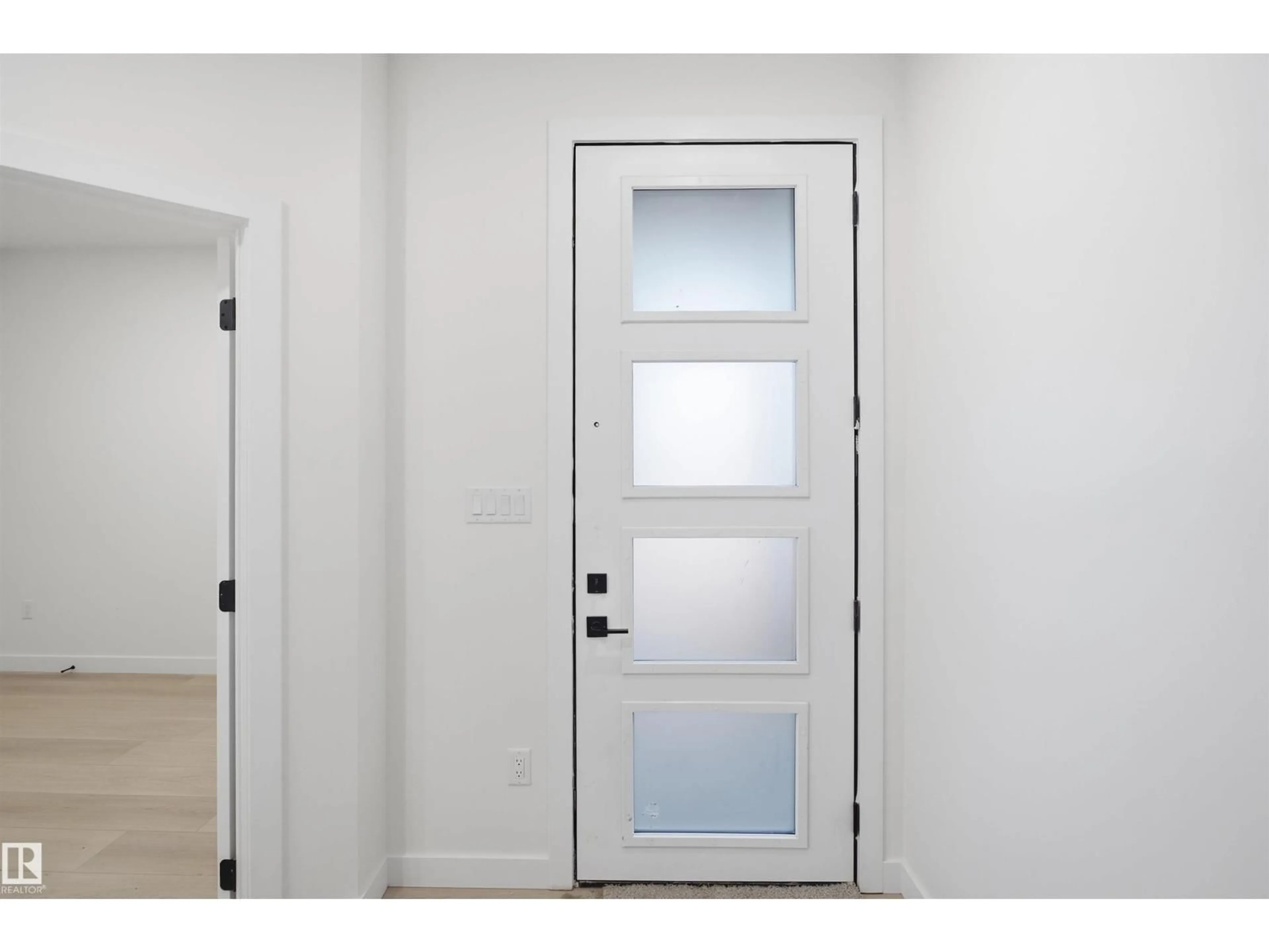 Indoor entryway for 13123 187 AV, Edmonton Alberta T6V0N3