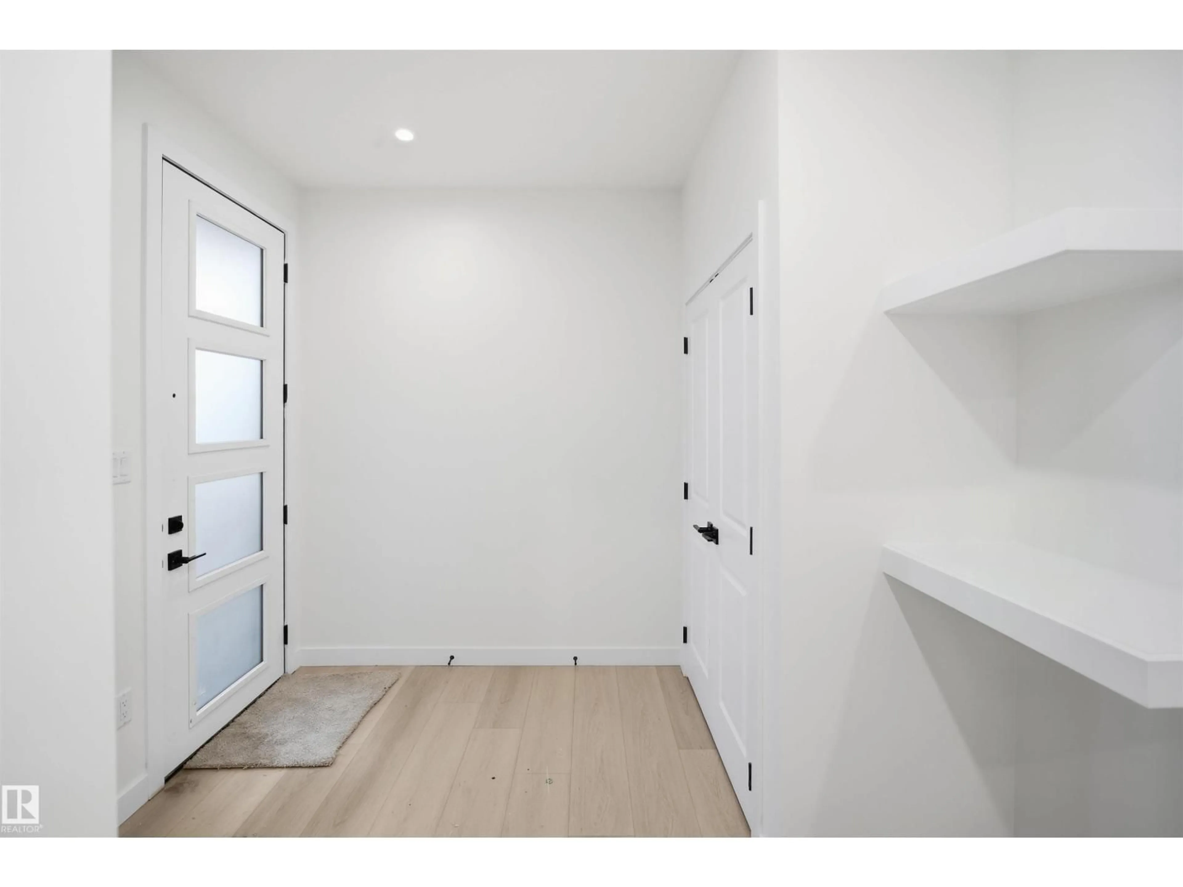Indoor entryway for 13123 187 AV, Edmonton Alberta T6V0N3
