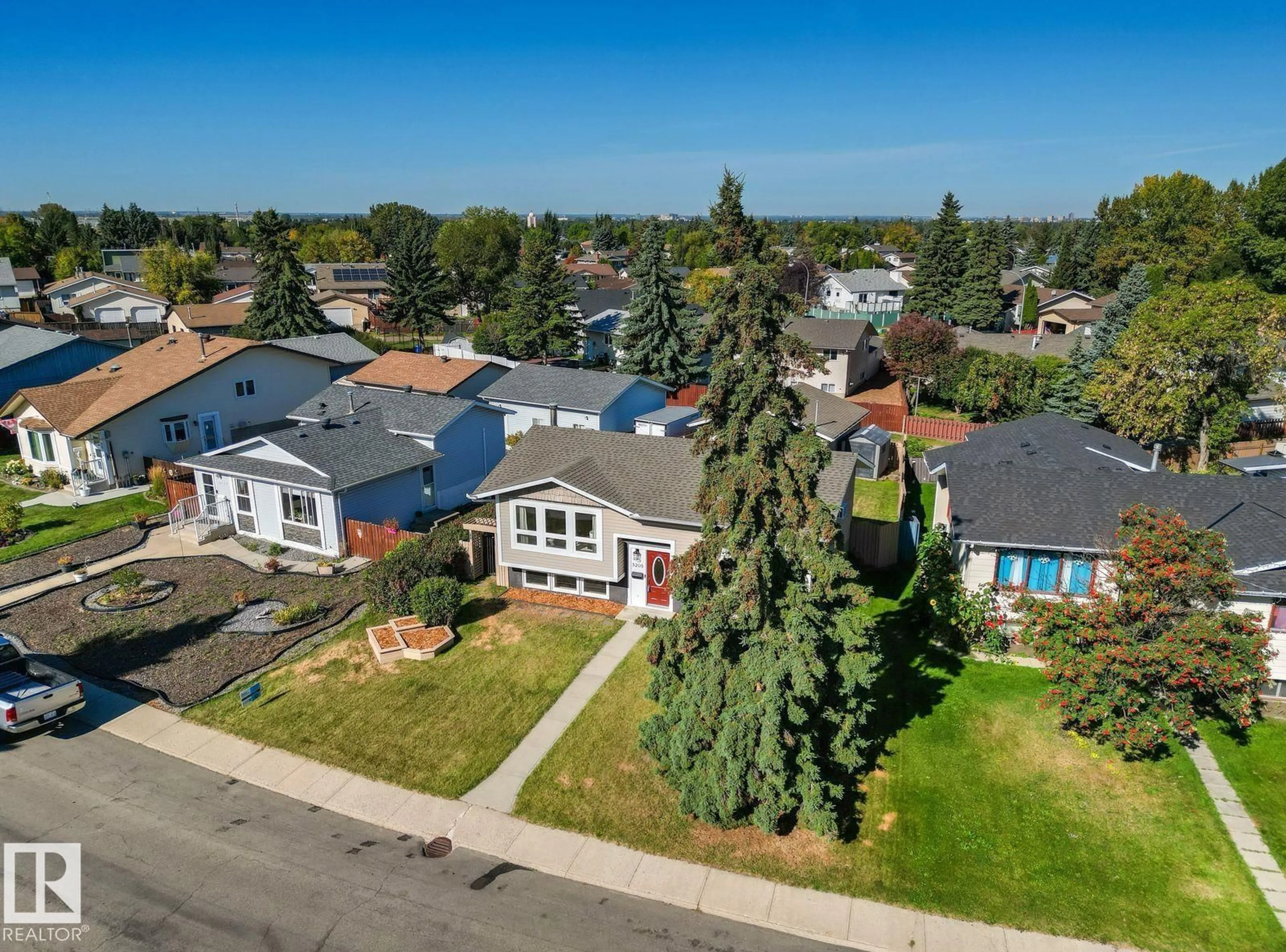 A pic from outside/outdoor area/front of a property/back of a property/a pic from drone, street for 5208 10 AV, Edmonton Alberta T6L1Z1