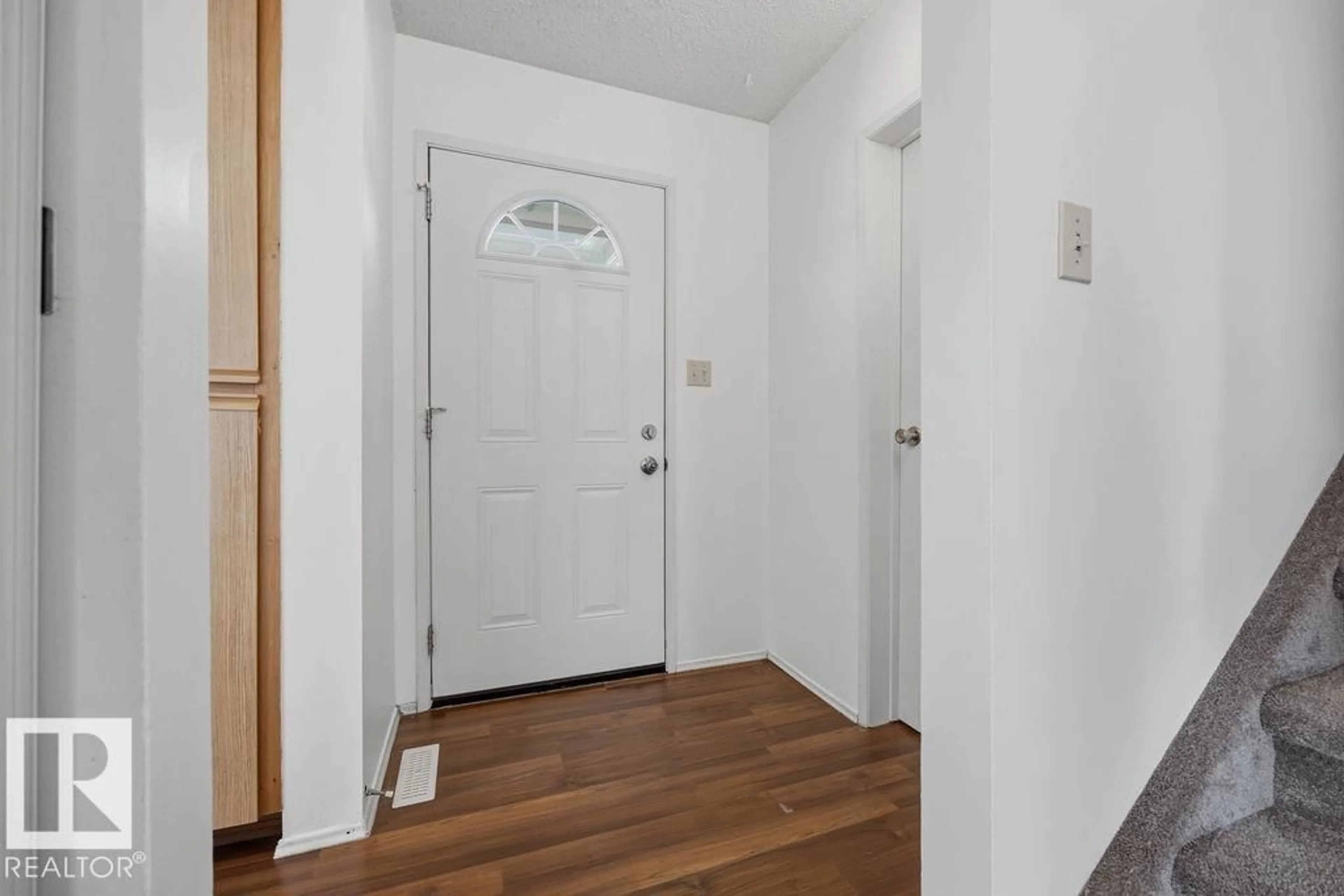 Indoor entryway for 54 - 4403 RIVERBEND RD, Edmonton Alberta T6H5S9