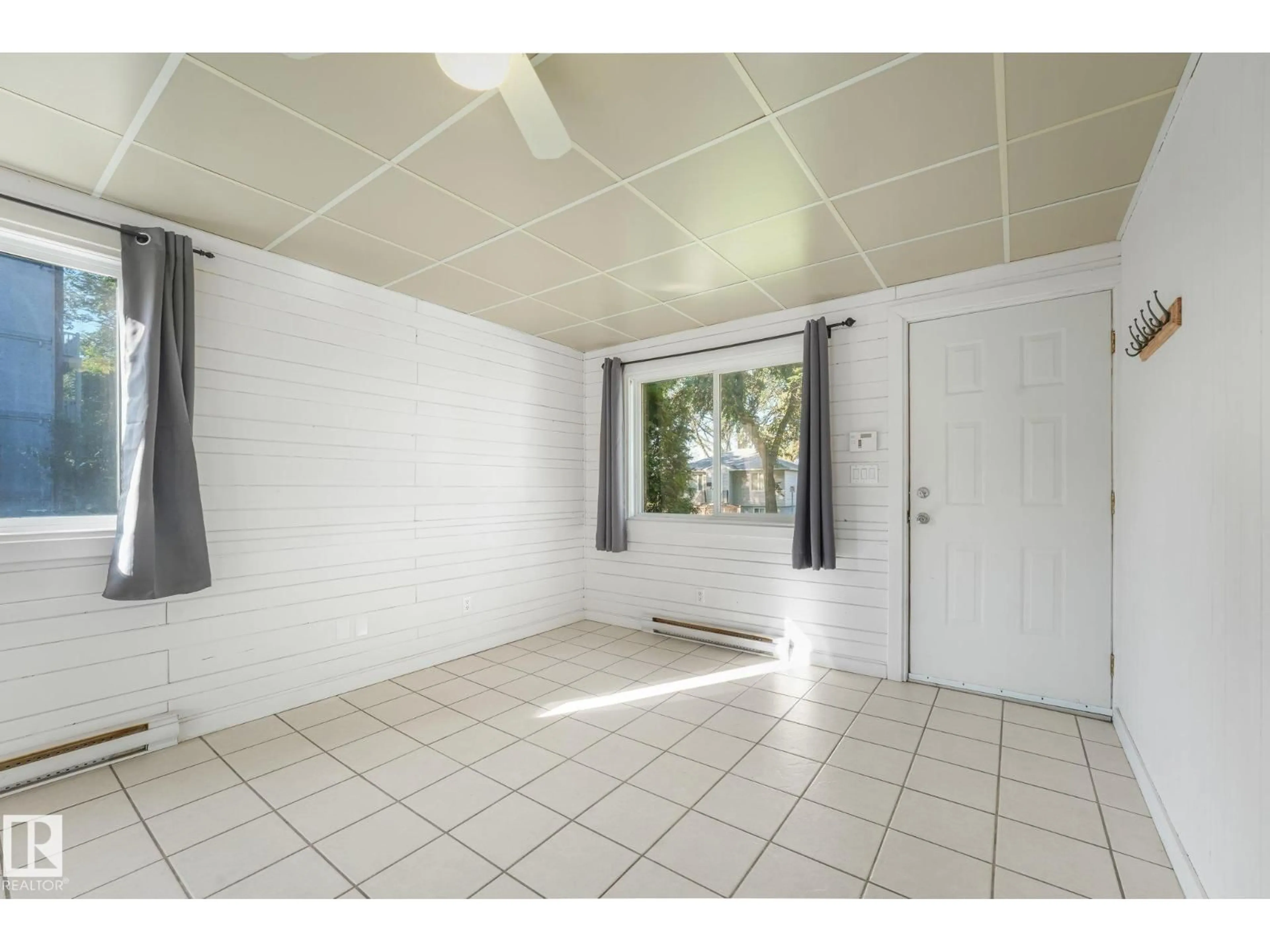 A pic of a room for 11841 71 ST, Edmonton Alberta T5B1W4