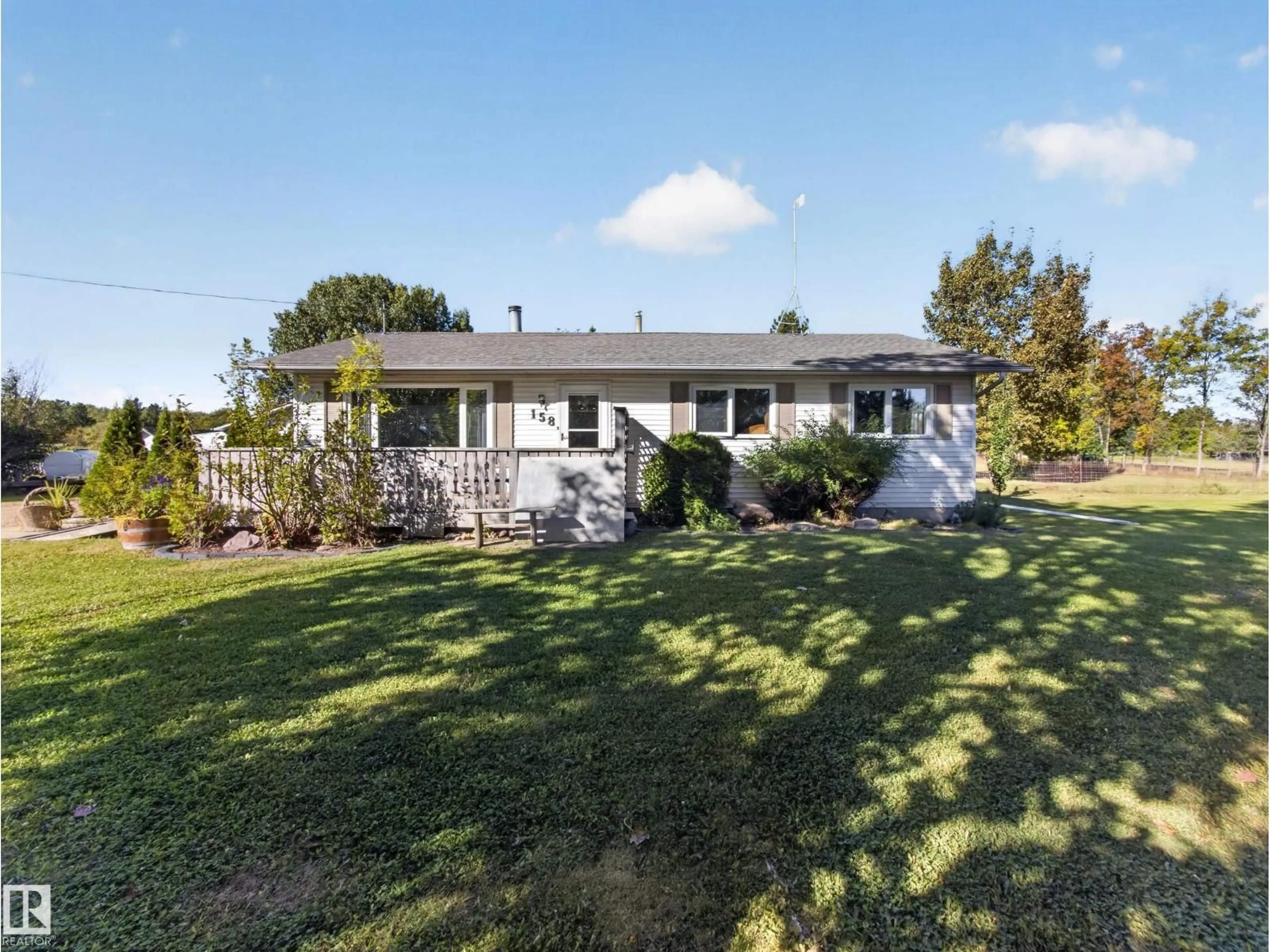 A pic from outside/outdoor area/front of a property/back of a property/a pic from drone, unknown for 52249 - 158 RGE ROAD 222, Rural Strathcona County Alberta T8C1J2