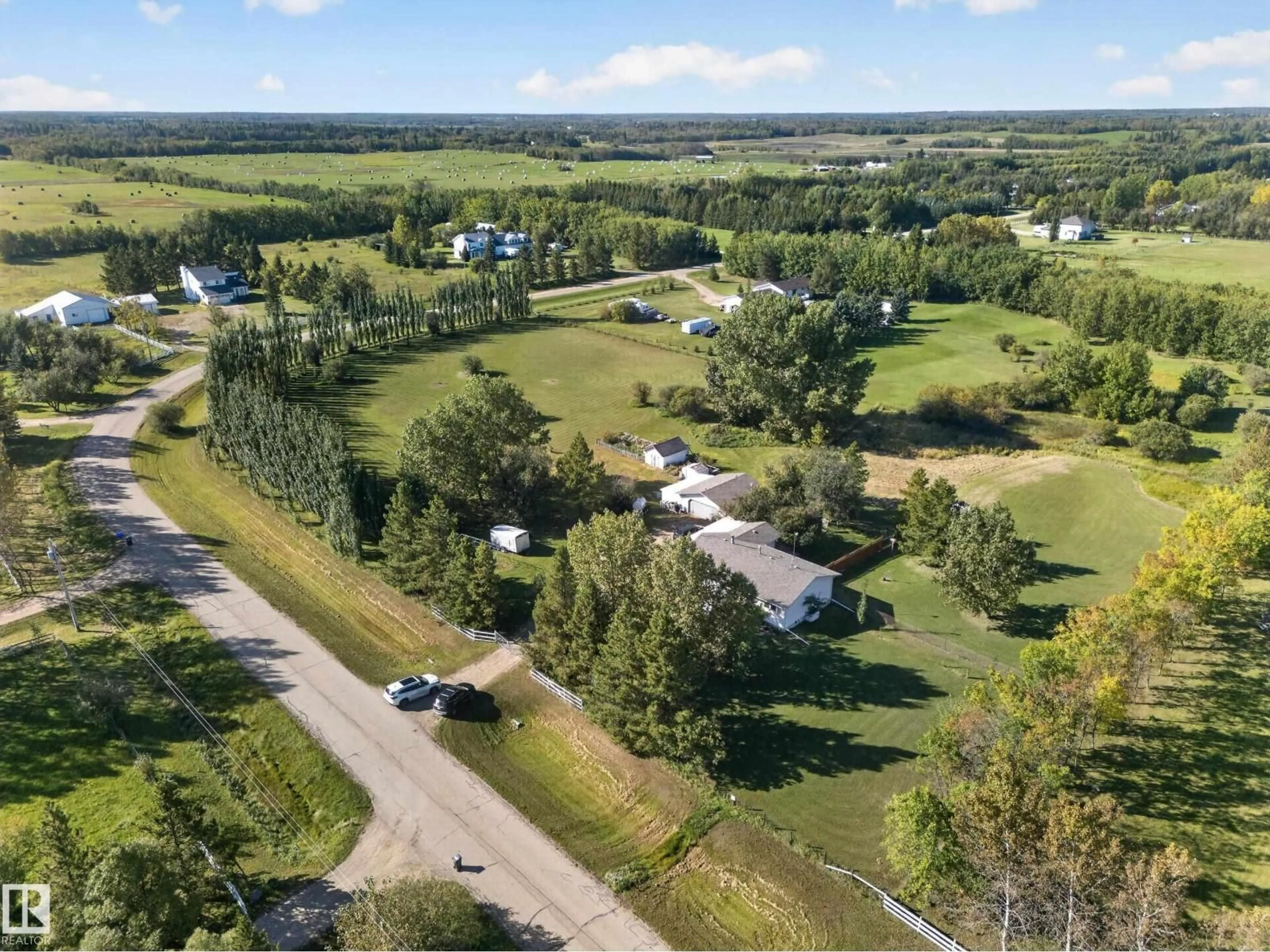 A pic from outside/outdoor area/front of a property/back of a property/a pic from drone, unknown for 52249 - 158 RGE ROAD 222, Rural Strathcona County Alberta T8C1J2