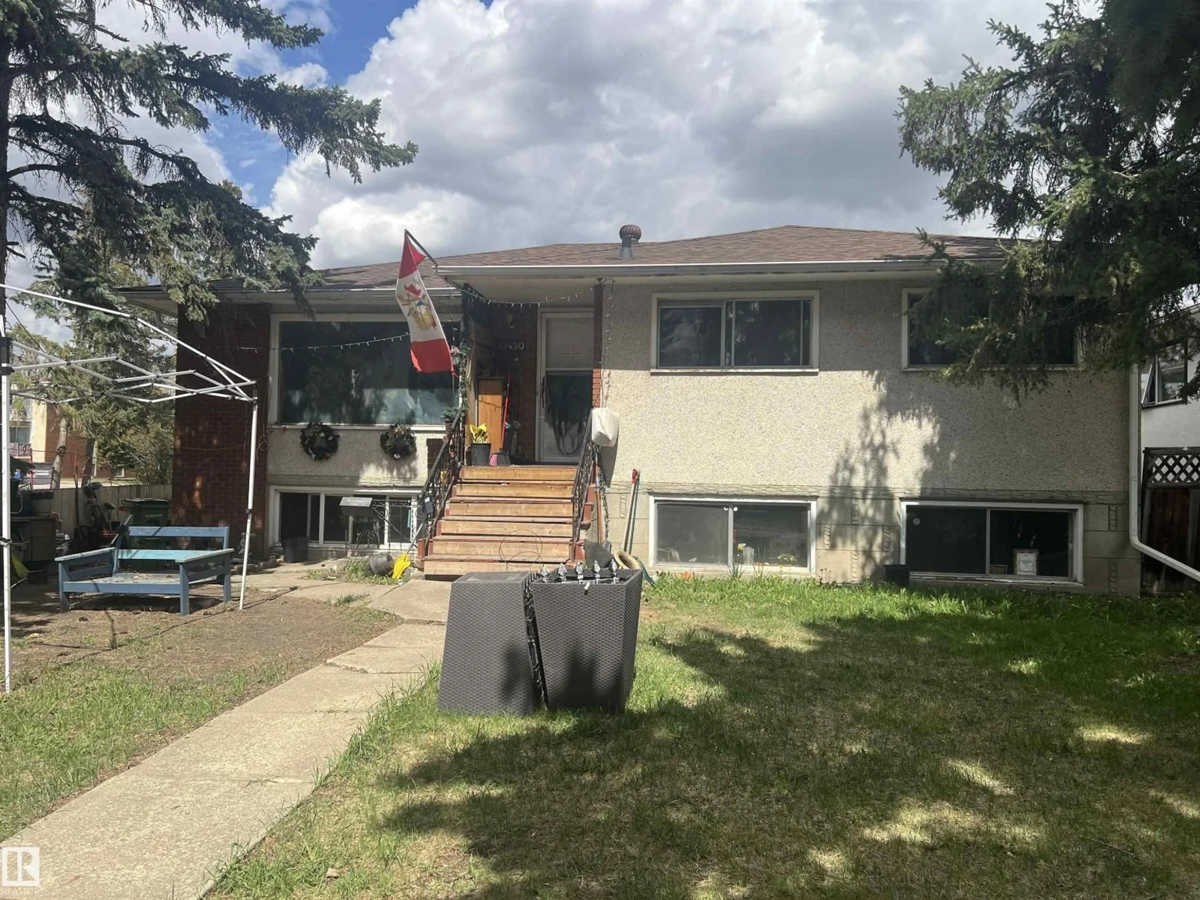 Unknown for 10450 69 AV, Edmonton Alberta T6H2C3