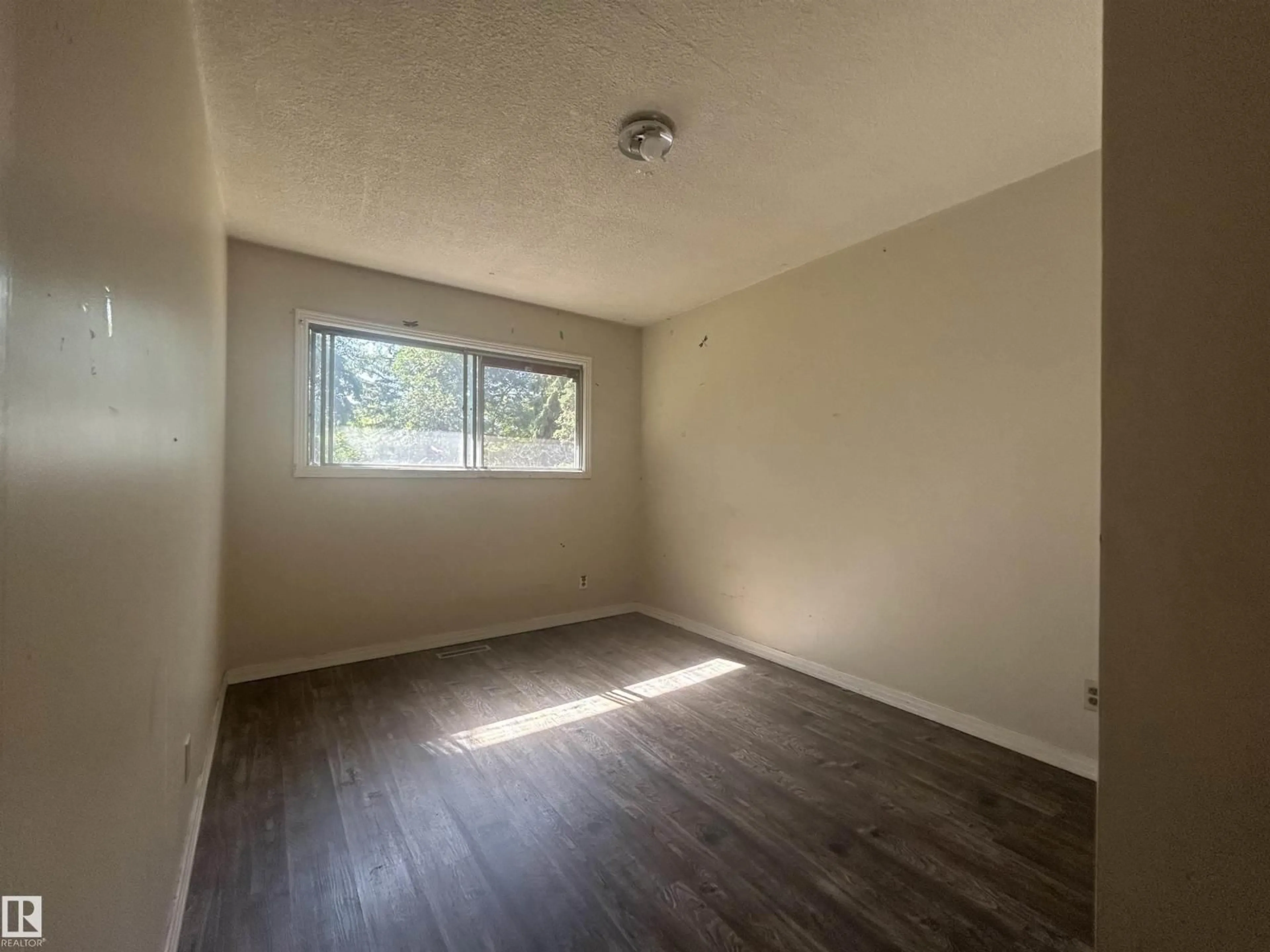 A pic of a room for 10450 69 AV, Edmonton Alberta T6H2C3