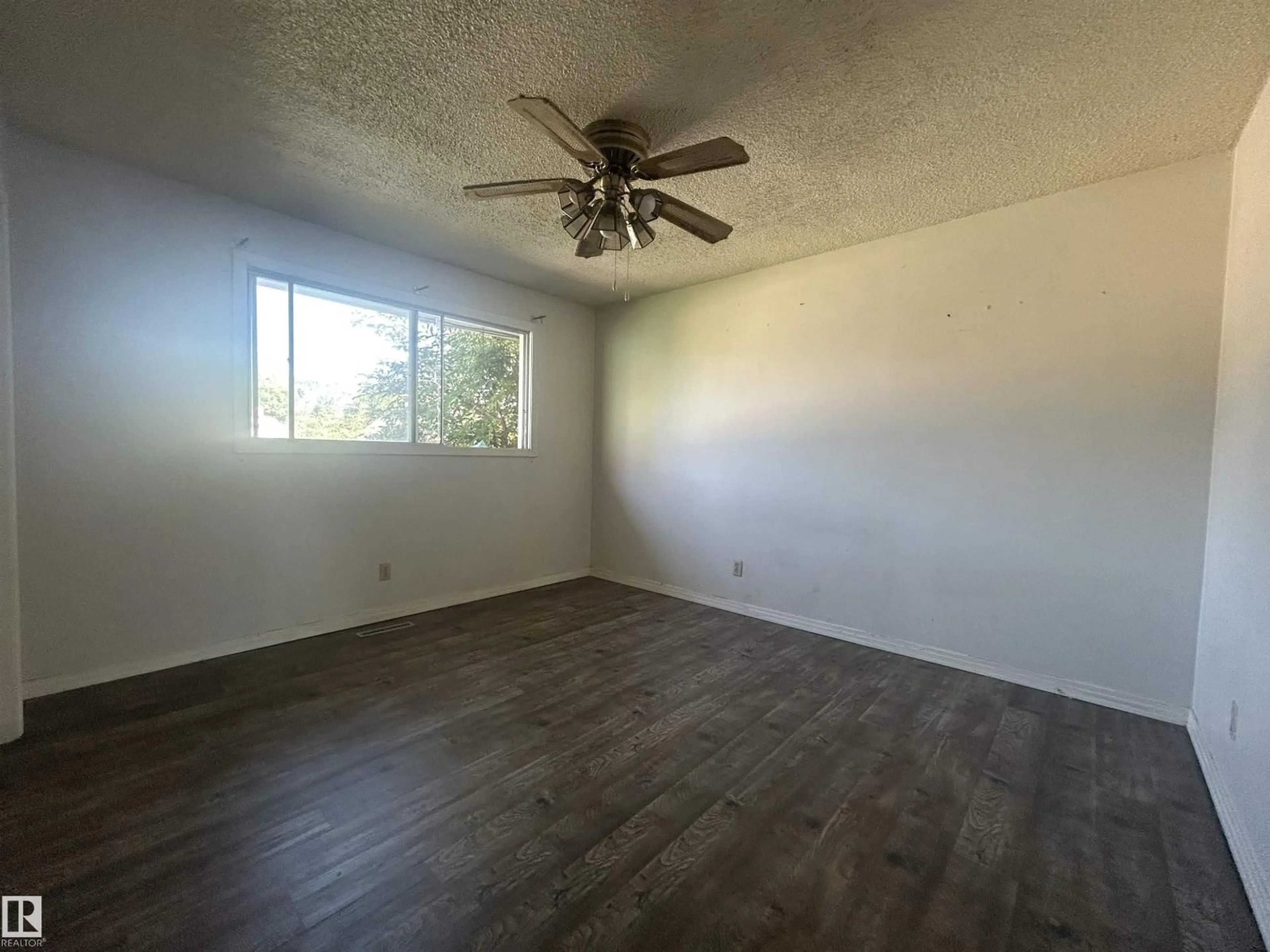 A pic of a room for 10450 69 AV, Edmonton Alberta T6H2C3