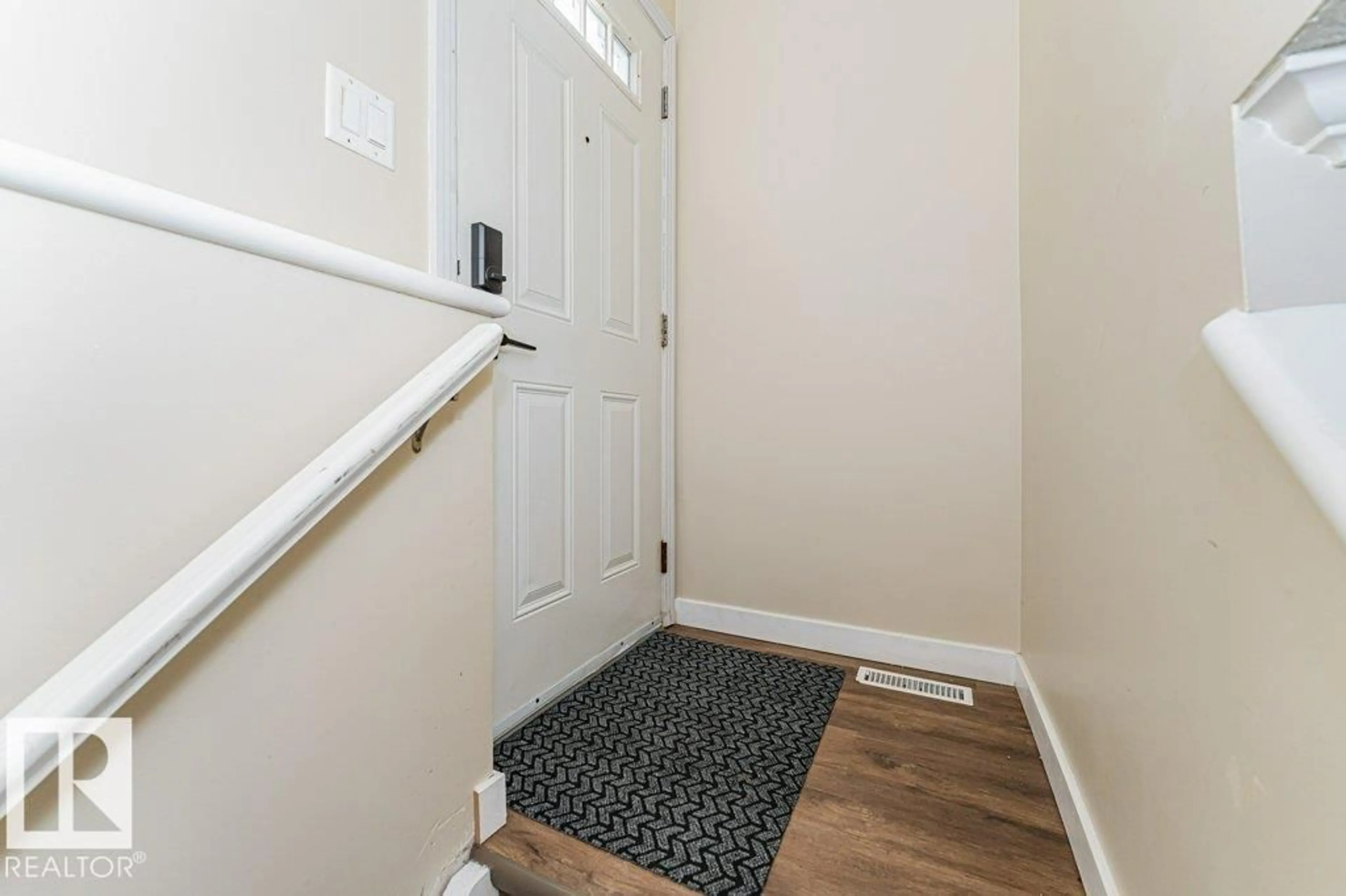 Indoor entryway for 164 - 602 BRIDGEPORT BV, Leduc Alberta T9E0L3