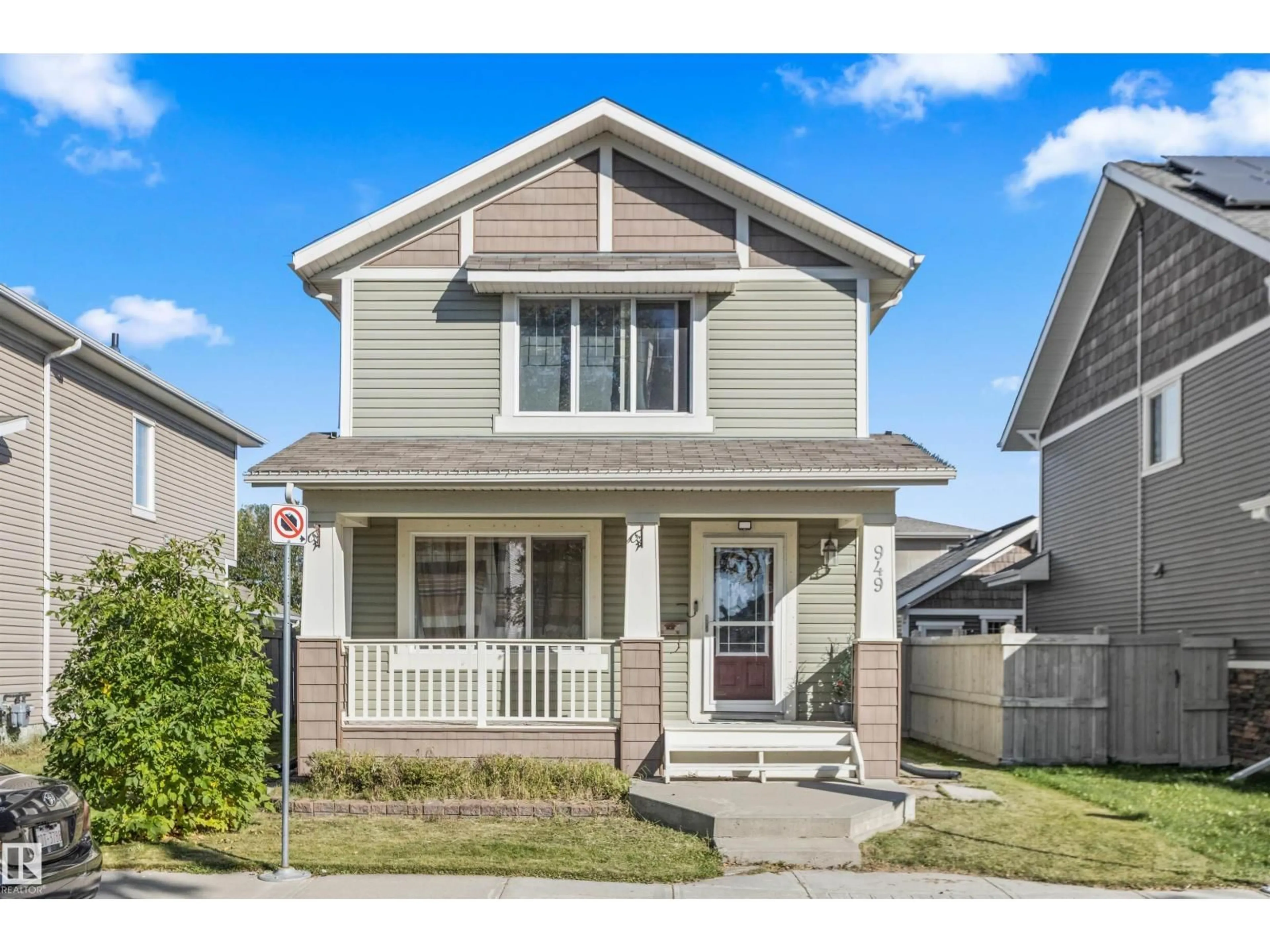 Home with vinyl exterior material, street for 949 VALOUR WY, Edmonton Alberta T5E6P2