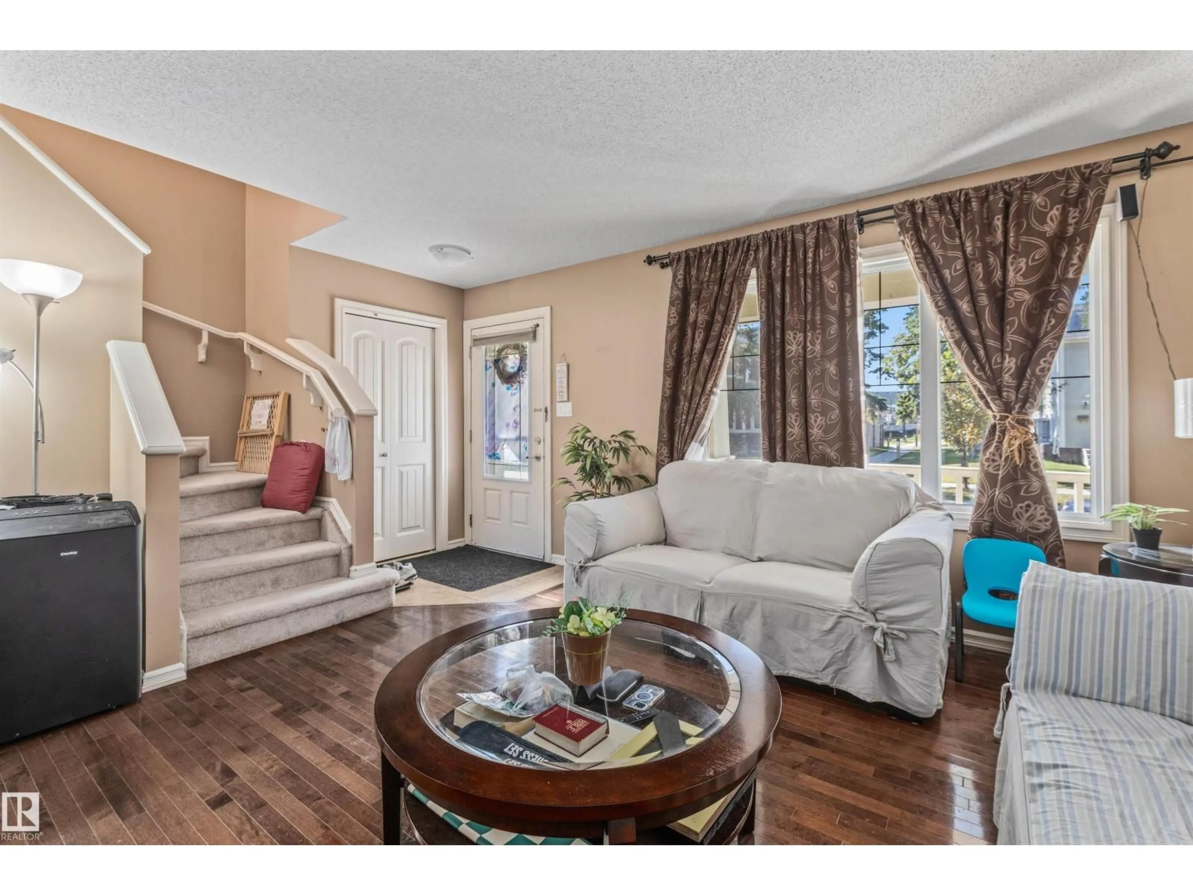 Living room with furniture, unknown for 949 VALOUR WY, Edmonton Alberta T5E6P2