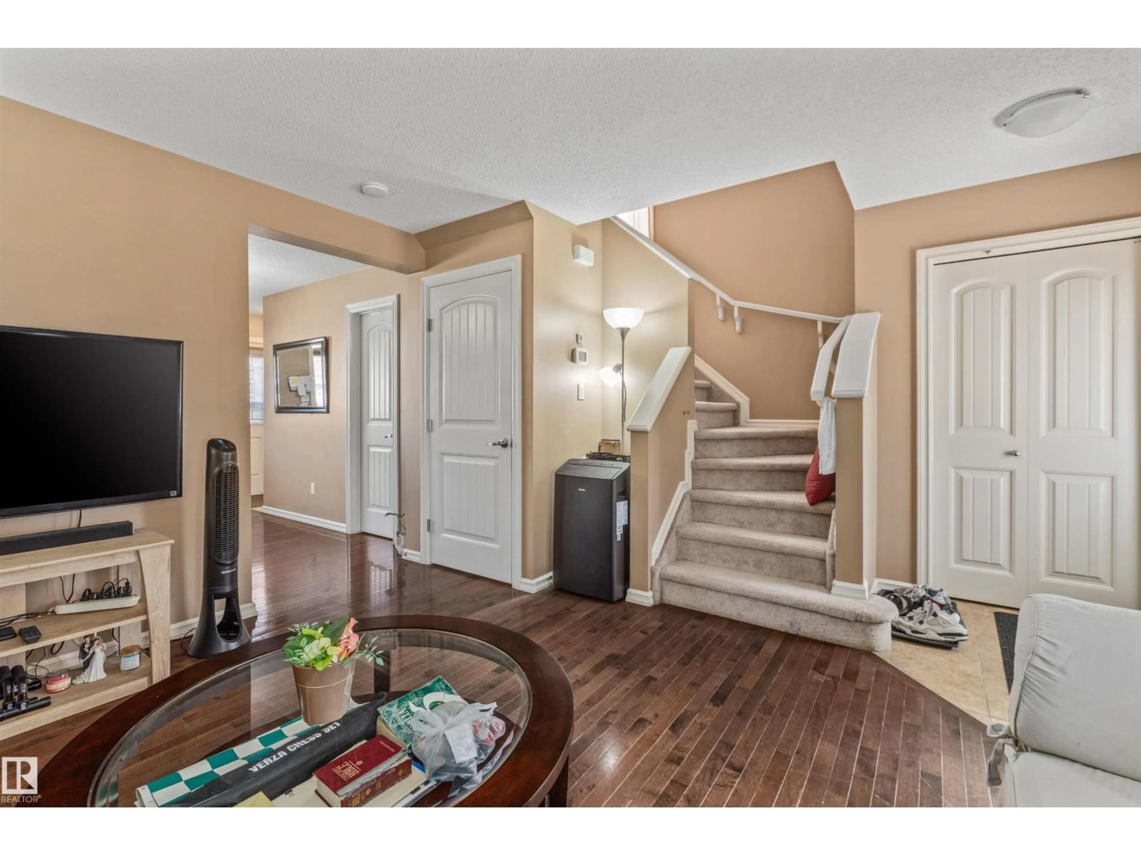 Indoor entryway for 949 VALOUR WY, Edmonton Alberta T5E6P2