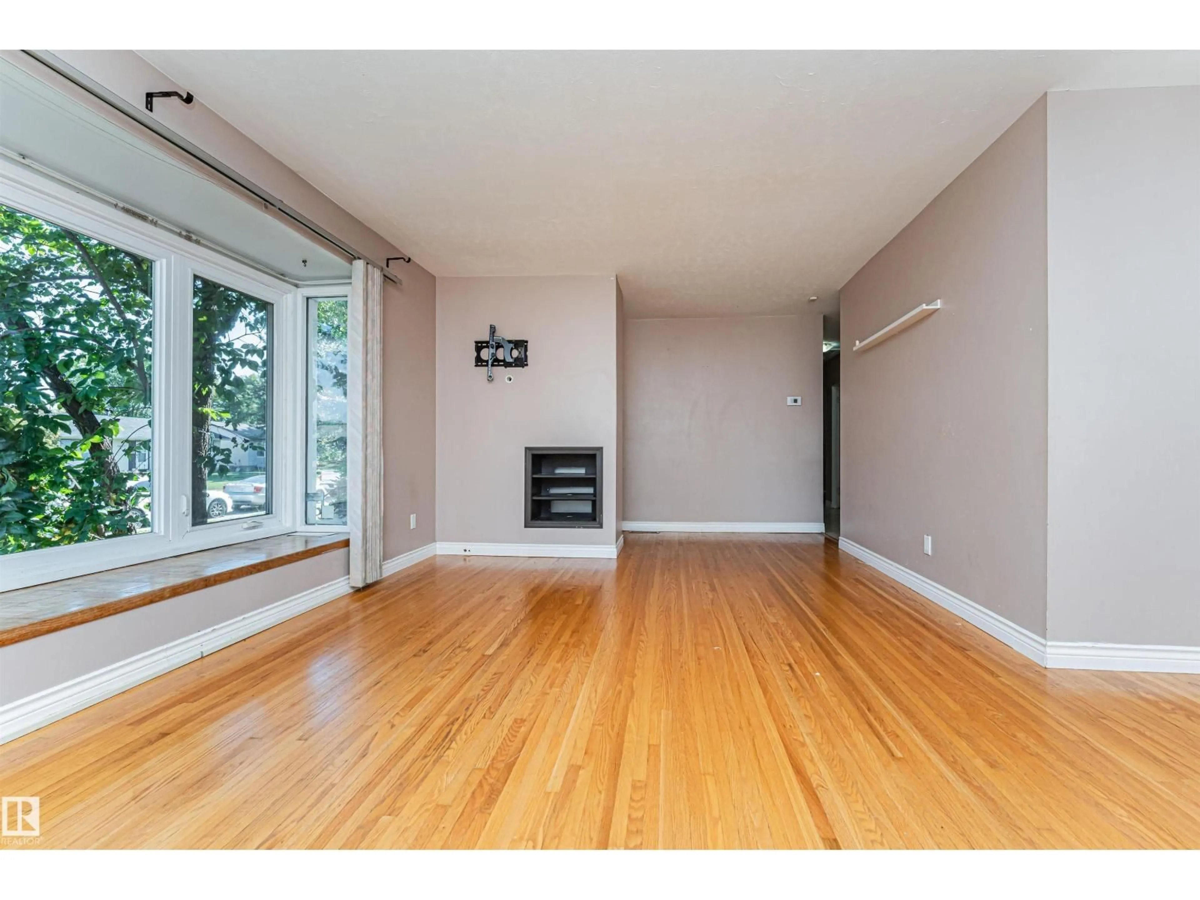Unknown for 8610 157 ST, Edmonton Alberta T5R2A5
