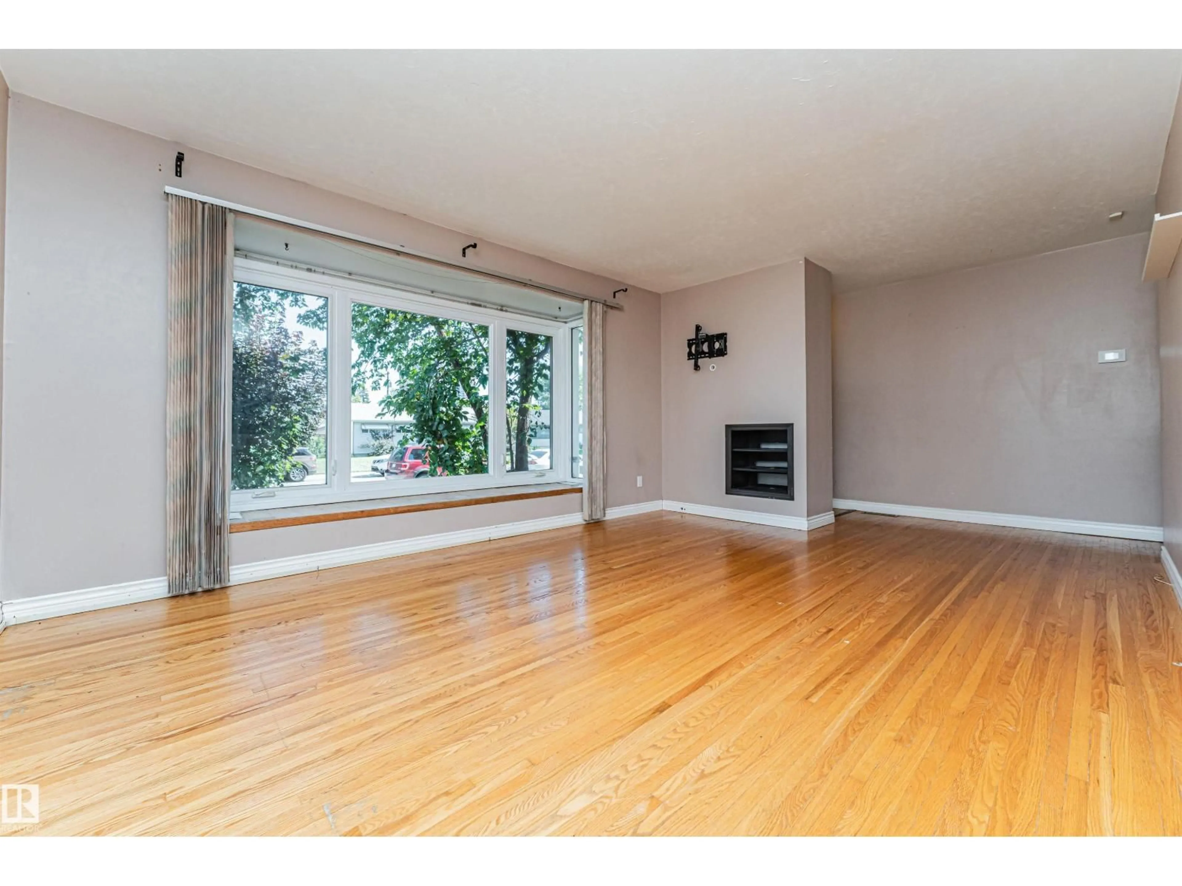 Unknown for 8610 157 ST, Edmonton Alberta T5R2A5