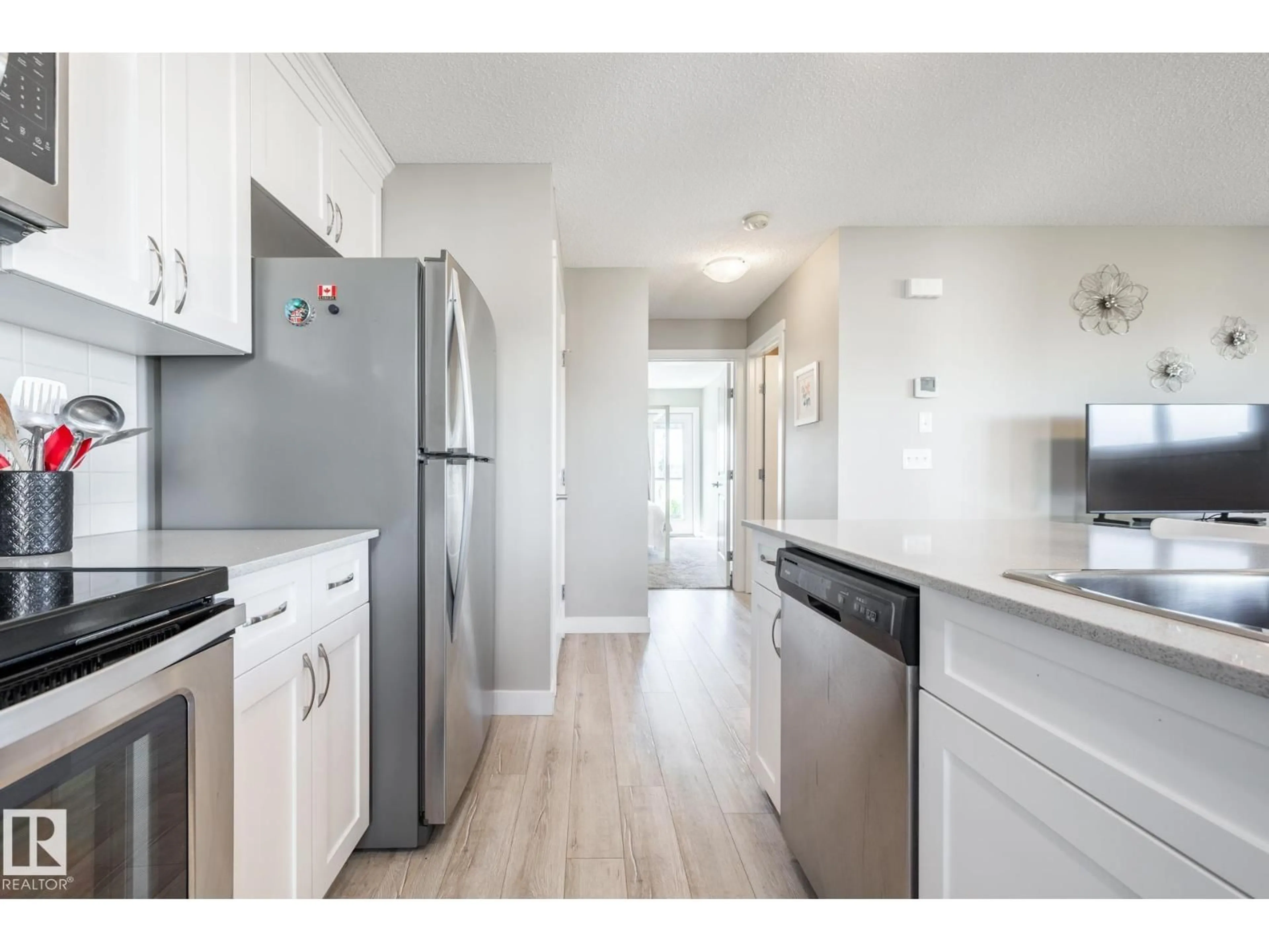 Standard kitchen, unknown for 2 - 1203 163 ST, Edmonton Alberta T6W3X1