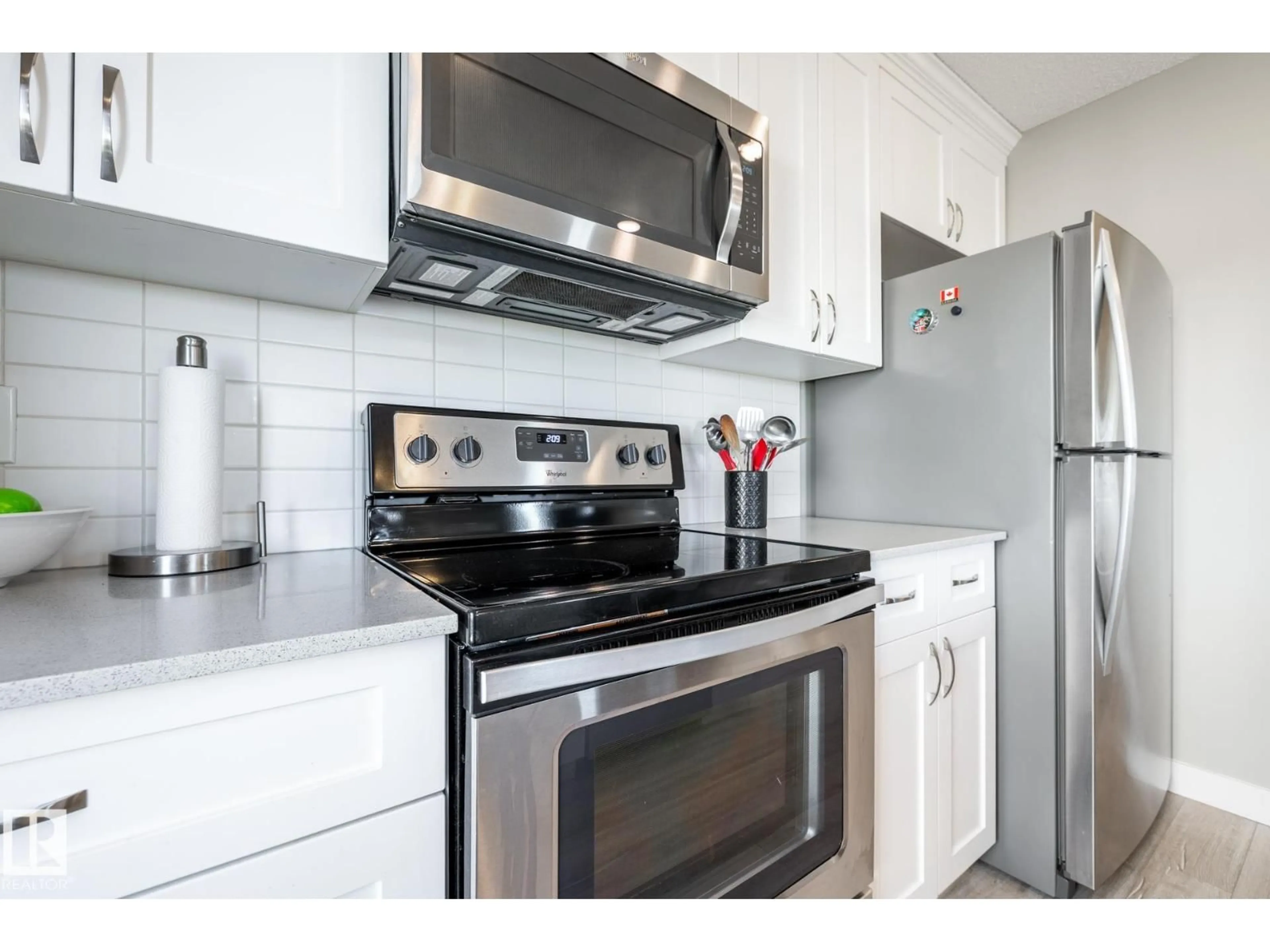 Standard kitchen, unknown for 2 - 1203 163 ST, Edmonton Alberta T6W3X1