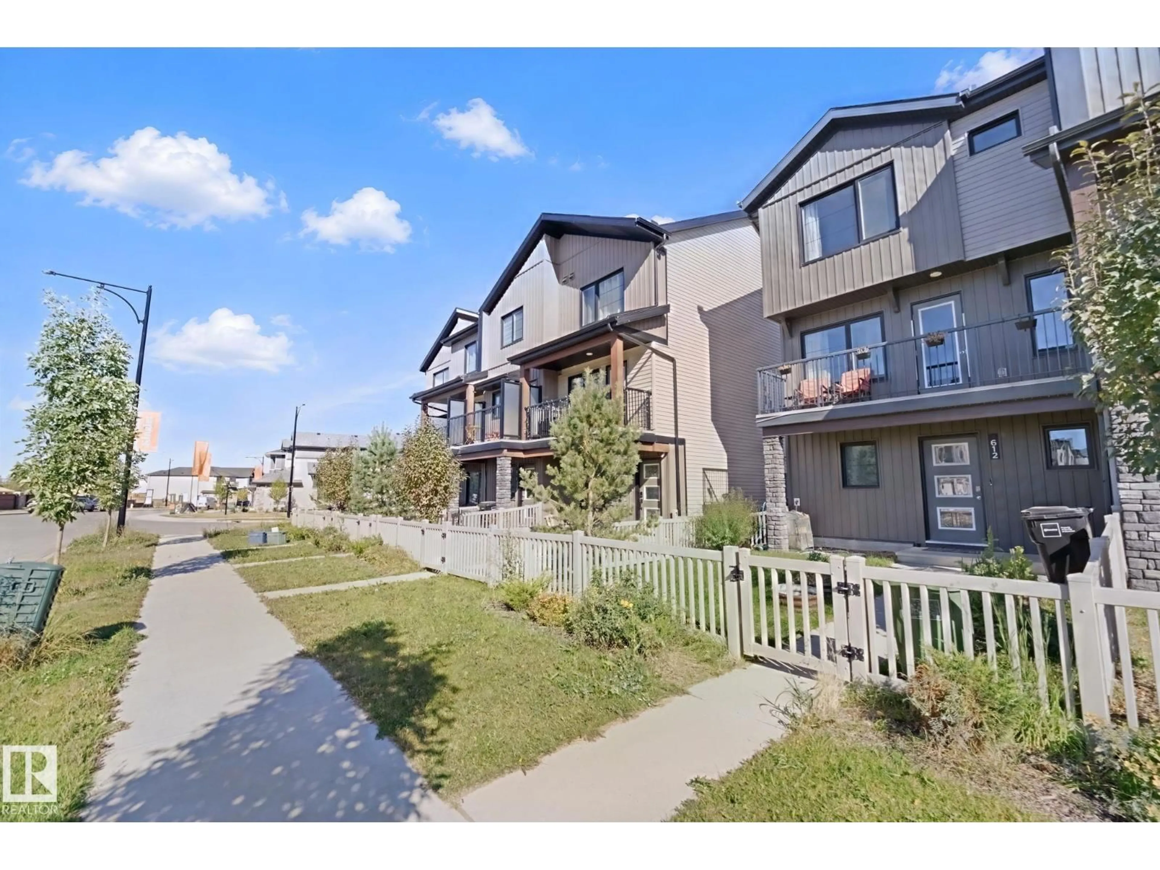 A pic from outside/outdoor area/front of a property/back of a property/a pic from drone, street for 612 KINGLET BV, Edmonton Alberta T5S0S9